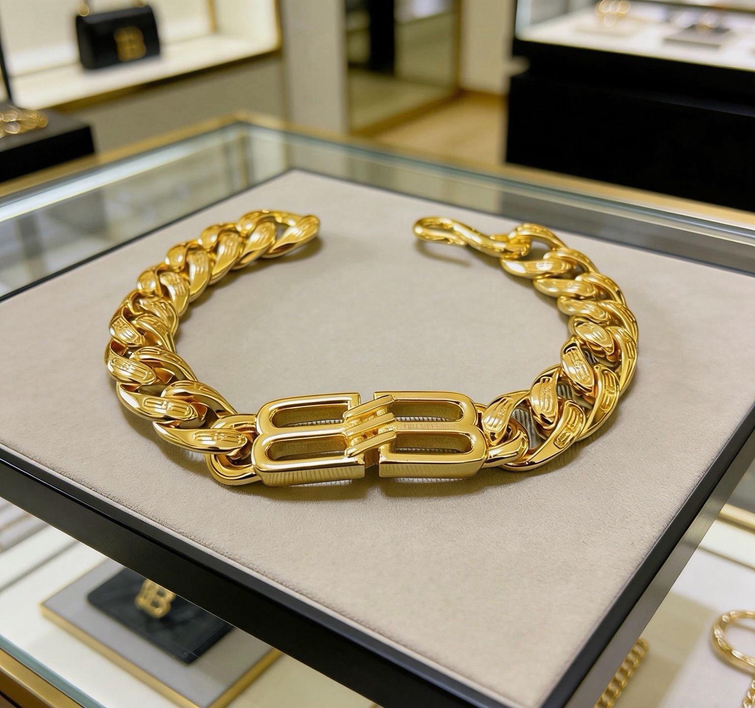 Luxury necklace 24cm