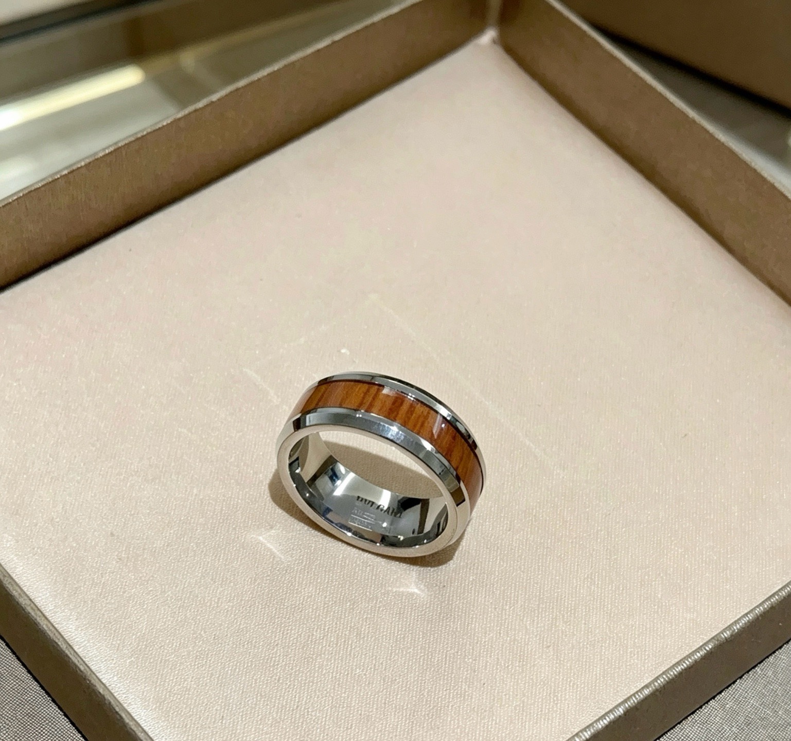 Bvlgari B zero1 ring silver-toned metal with brown wood inlay 60