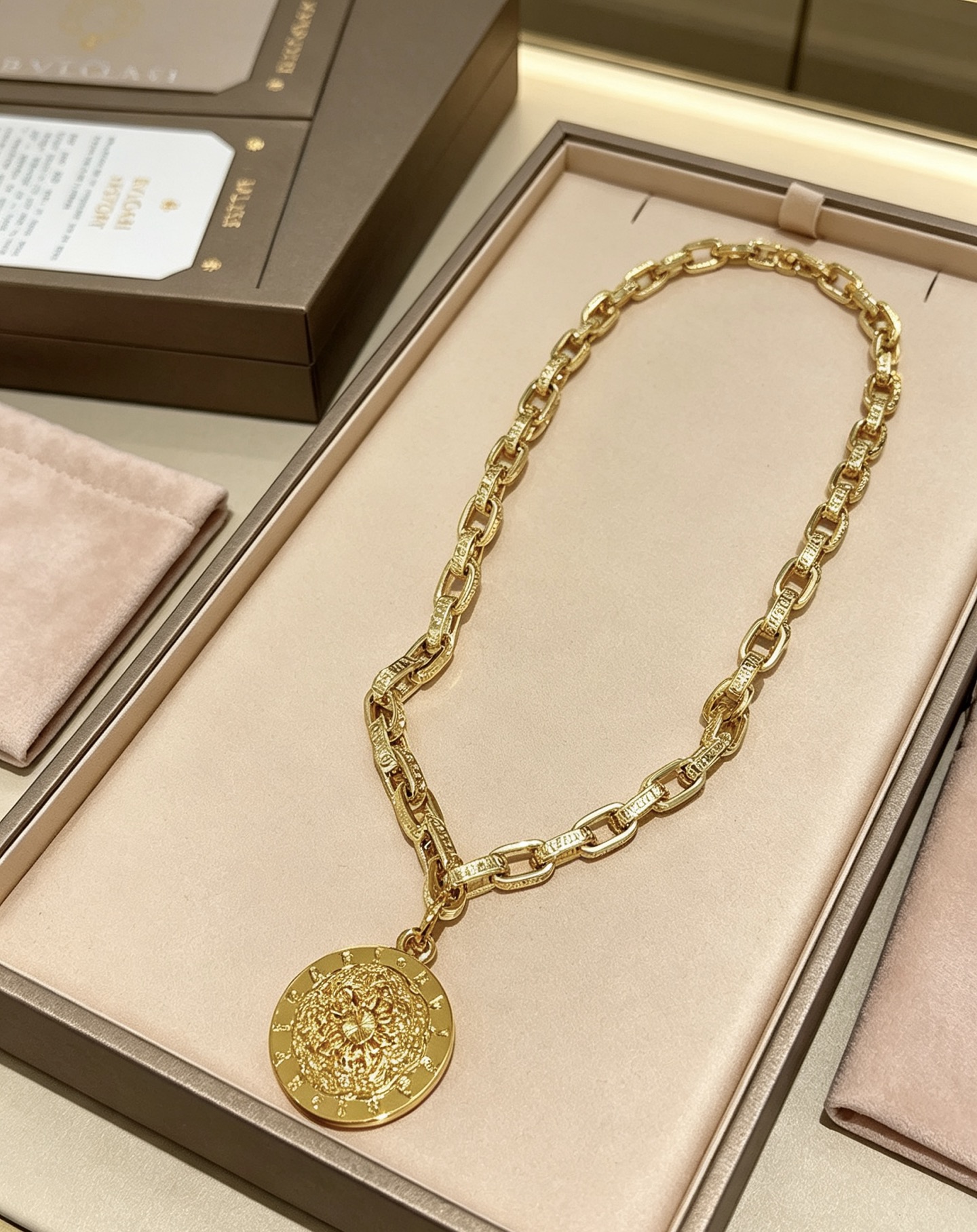 Bvlgari DIVAS DREAM necklace 18K gold 60cm
