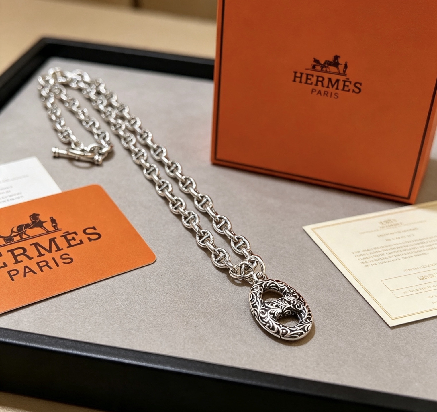 Hermes Farandole Chaine d Ancre Collana con pendente inciso Argento sterling anticato con volute incise senza pietre preziose 50 cm