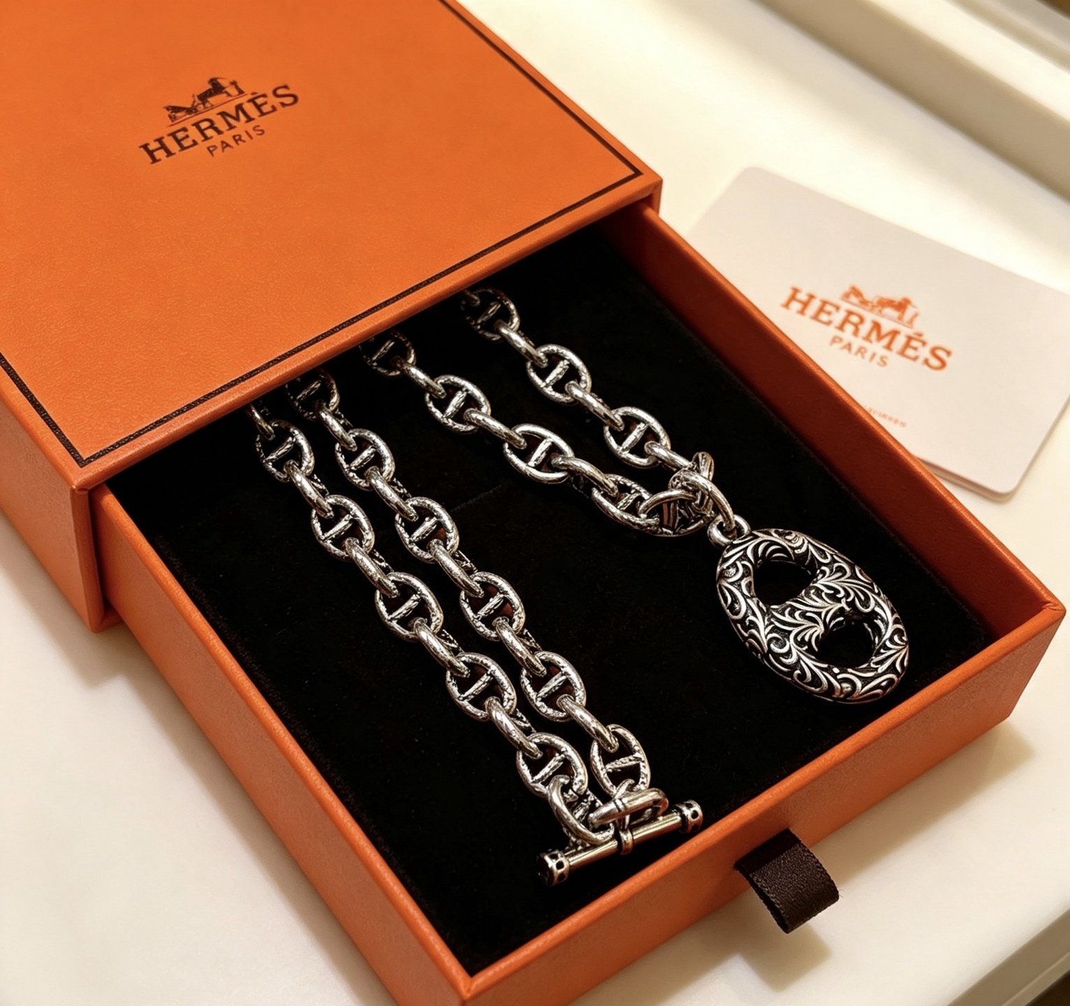 Hermes Farandole Chaine d Ancre Collana con pendente inciso Argento sterling anticato con volute incise senza pietre preziose 50 cm