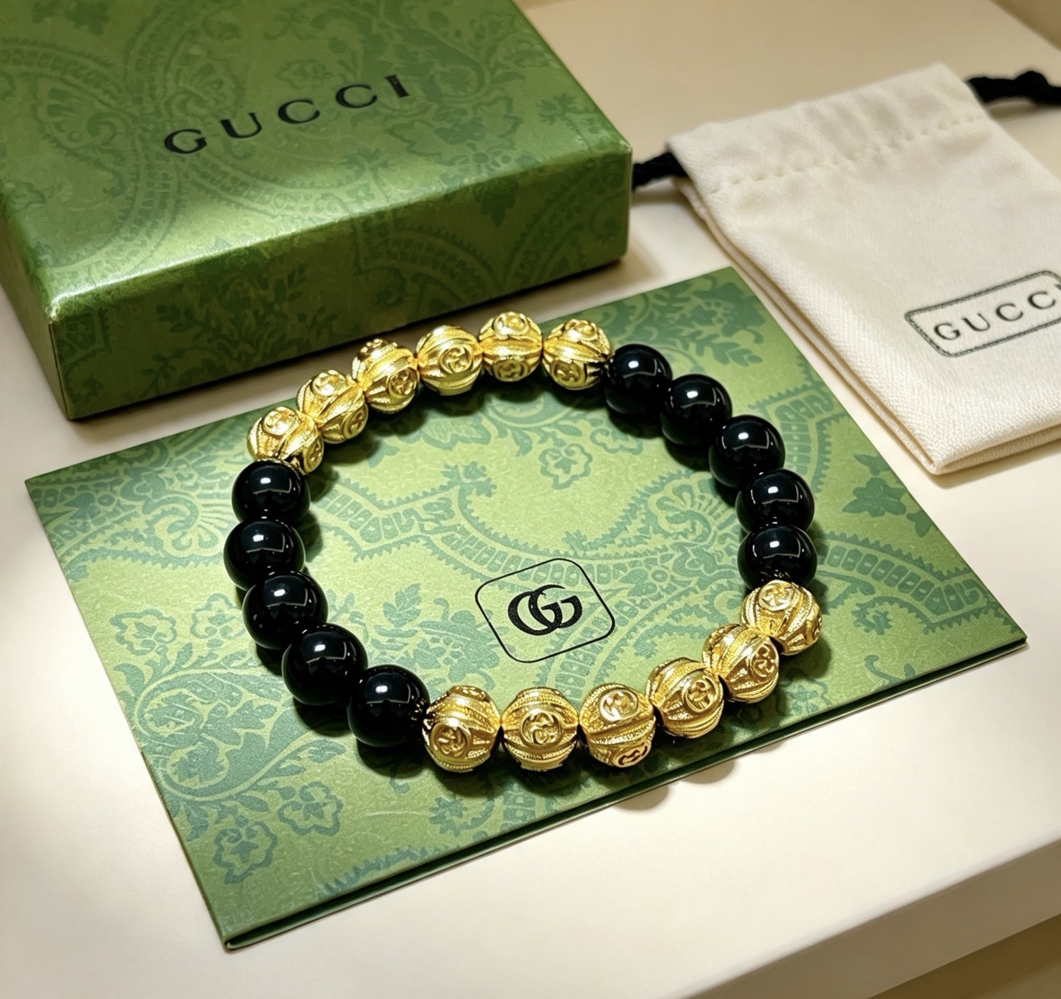 Bracelet Gucci Anger Forest métal doré avec perles d'onyx noir 18cm