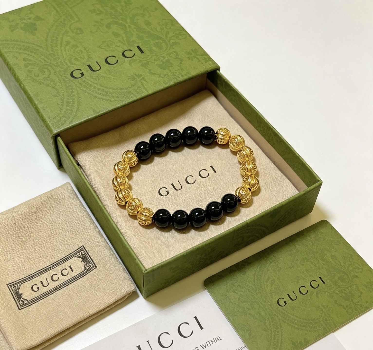 Bracelet Gucci Anger Forest métal doré avec perles d'onyx noir 18cm