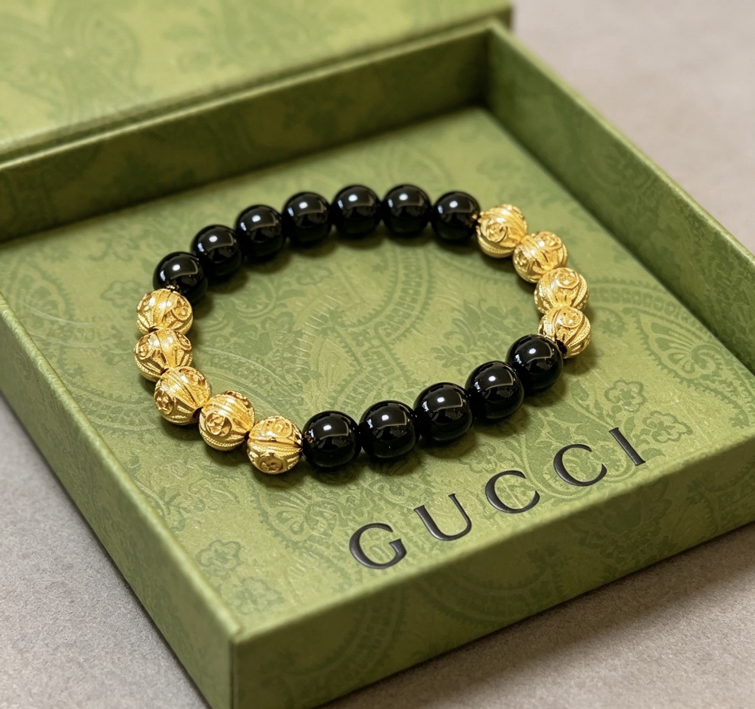 Bracelet Gucci Anger Forest métal doré avec perles d'onyx noir 18cm