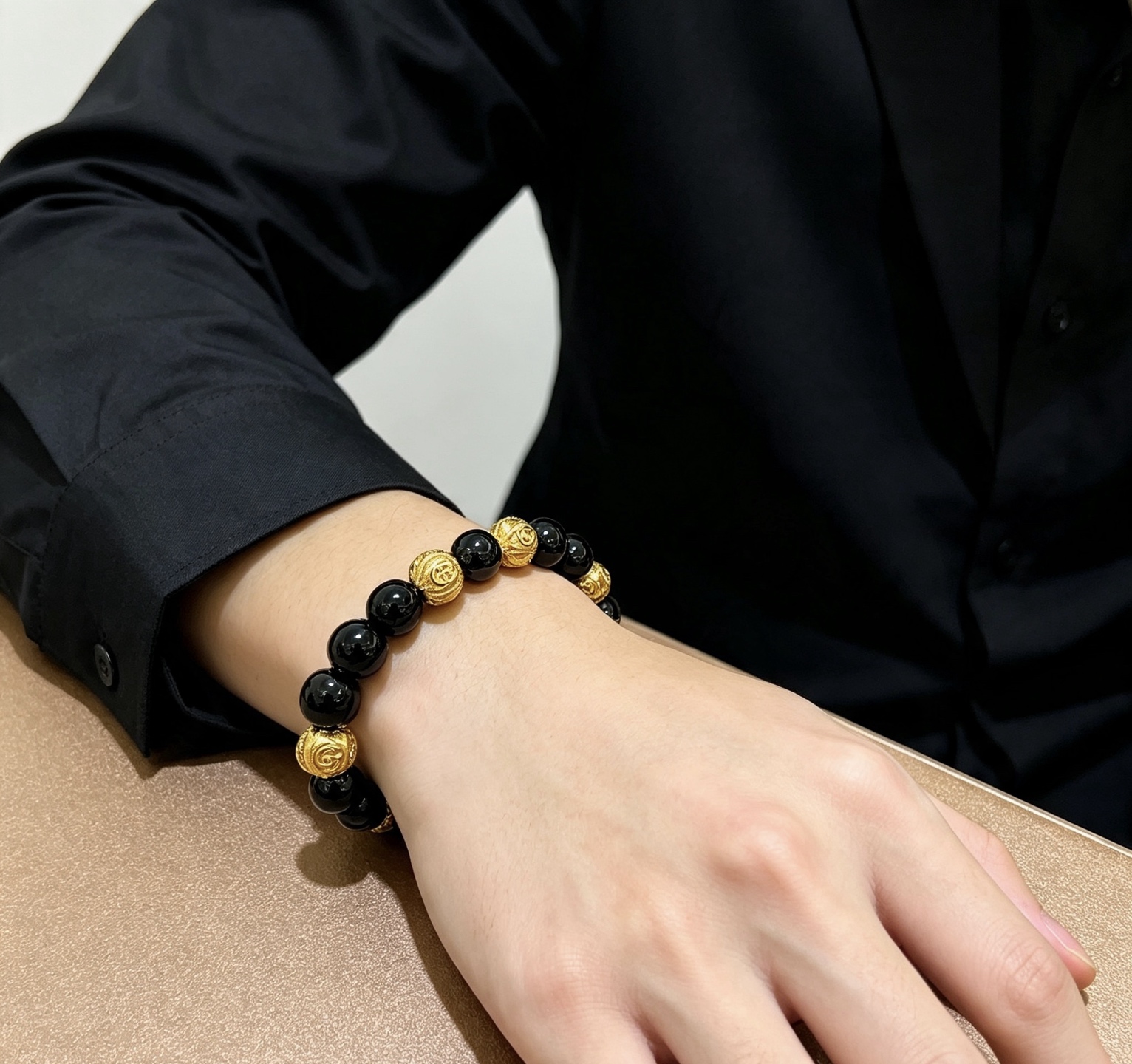 Bracelet Gucci Anger Forest métal doré avec perles d'onyx noir 18cm