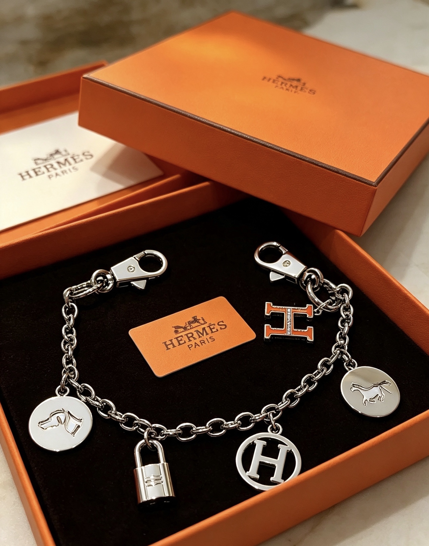Ciondolo Hermes Olga Multi-Charm Bag Charm Metallo color argento con accento smaltato arancione 18 cm