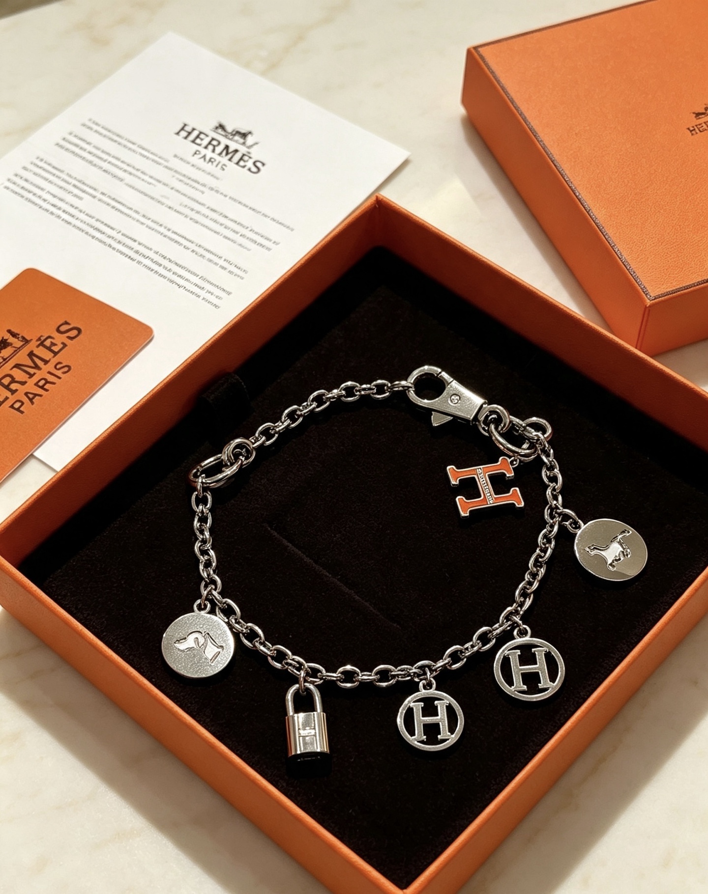 Ciondolo Hermes Olga Multi-Charm Bag Charm Metallo color argento con accento smaltato arancione 18 cm