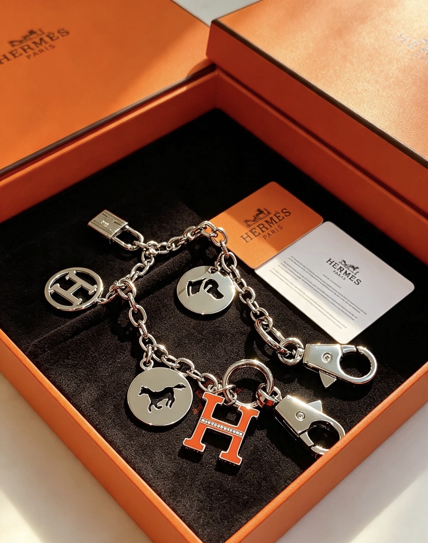 Ciondolo Hermes Olga Multi-Charm Bag Charm Metallo color argento con accento smaltato arancione 18 cm