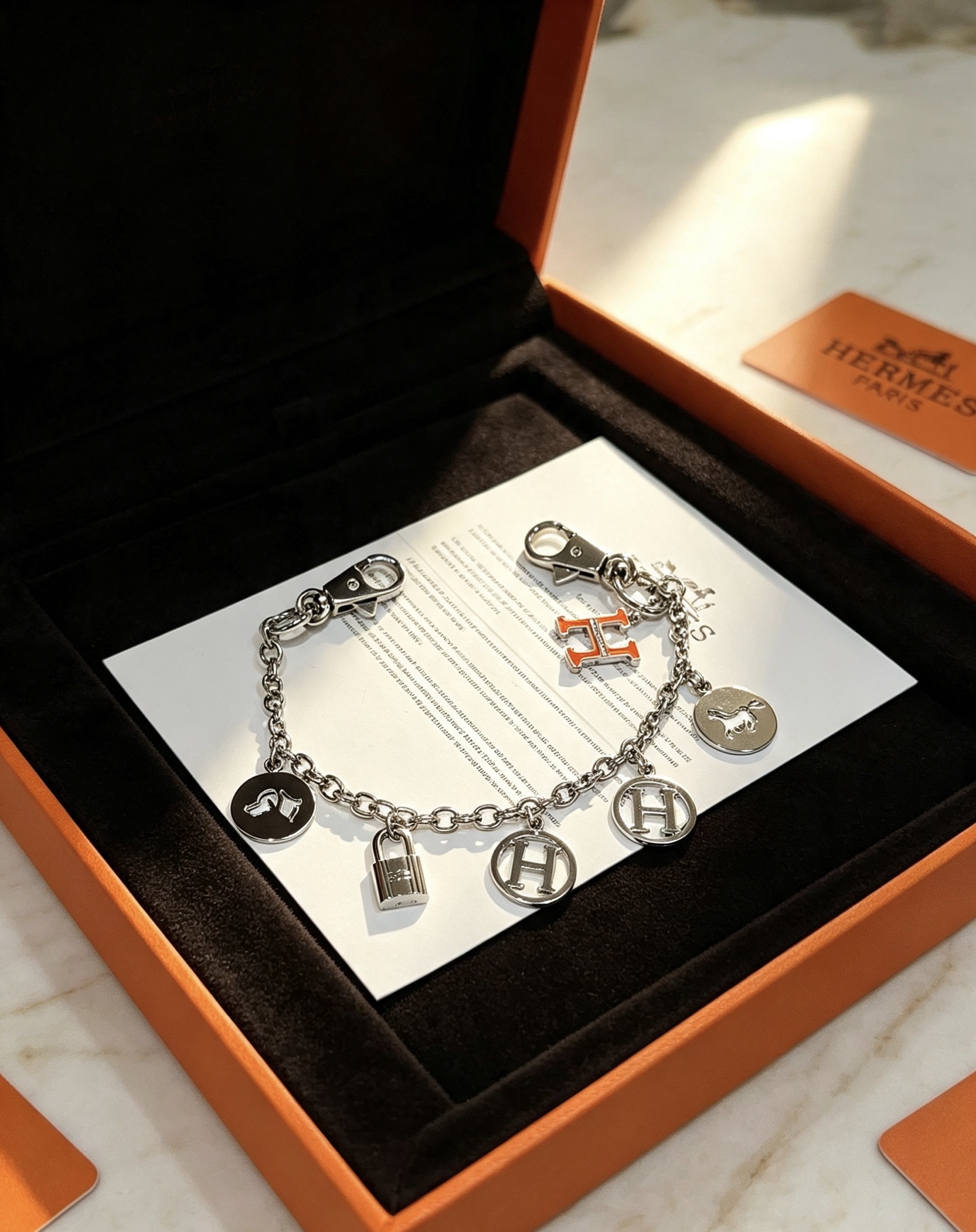Ciondolo Hermes Olga Multi-Charm Bag Charm Metallo color argento con accento smaltato arancione 18 cm