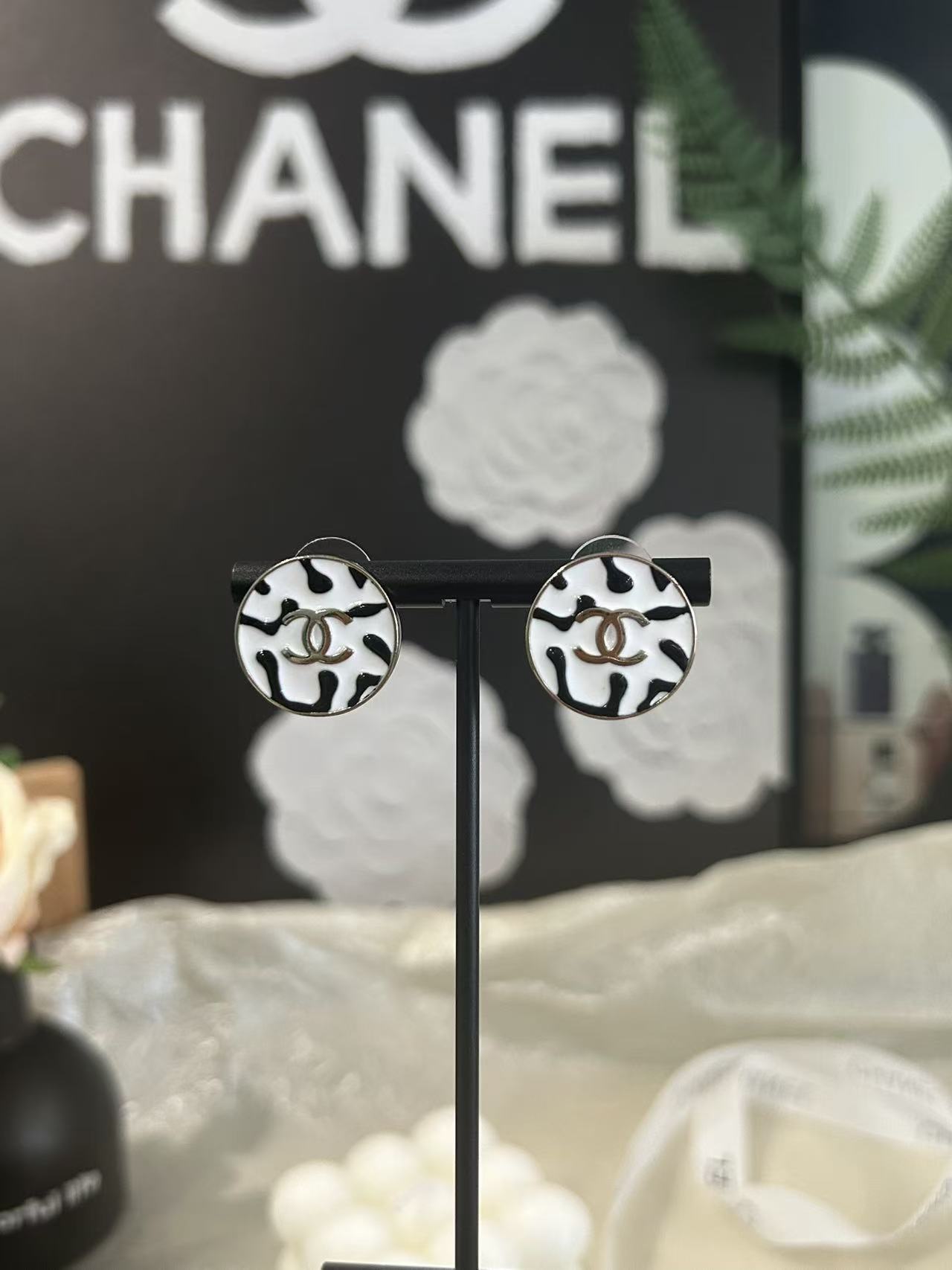 Chanel CC Logo Round Stud Earrings earrings silver-tone metal white enamel with black spotted pattern 1 5cm diameter