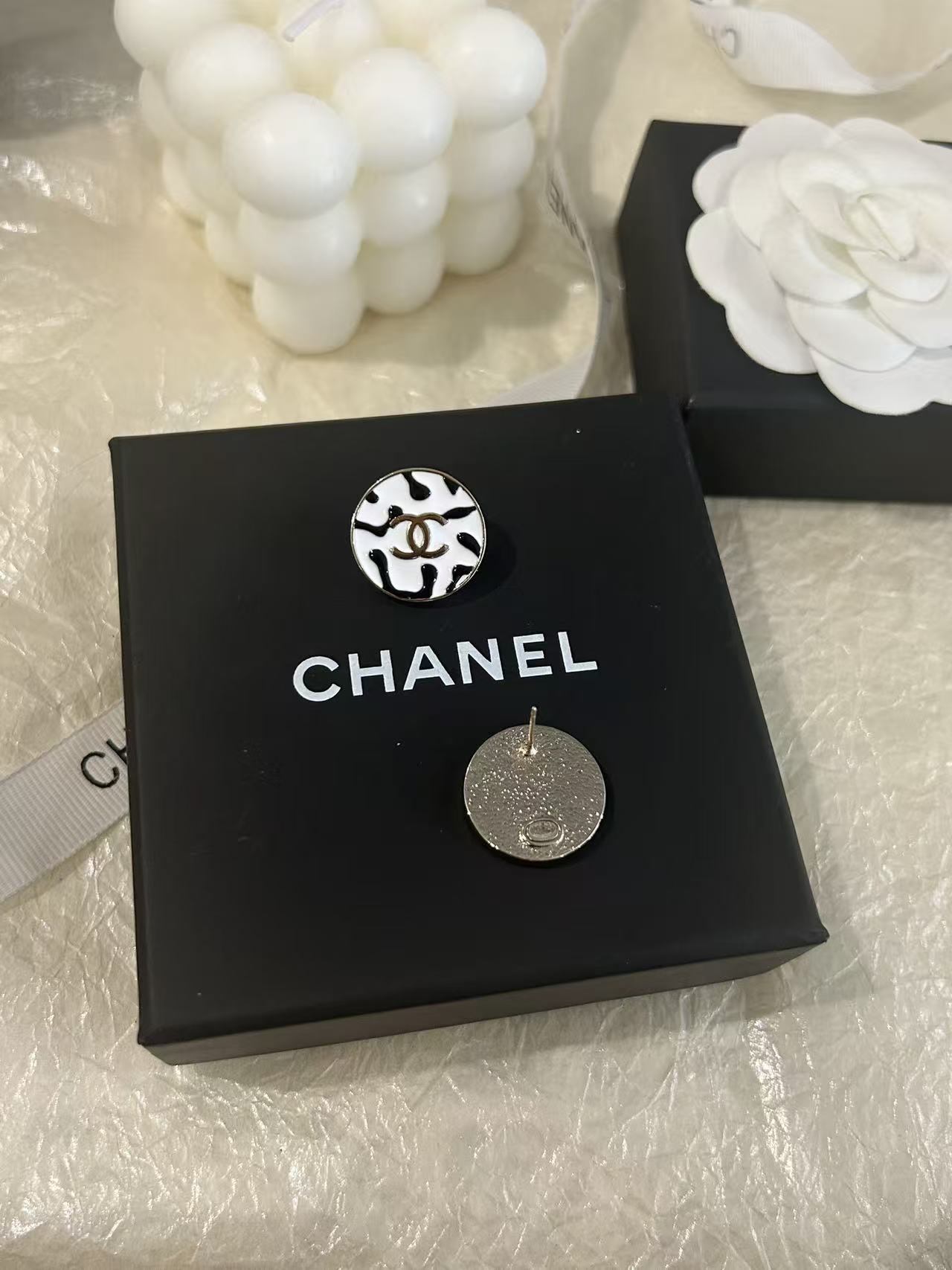 Chanel CC Logo Round Stud Earrings earrings silver-tone metal white enamel with black spotted pattern 1 5cm diameter