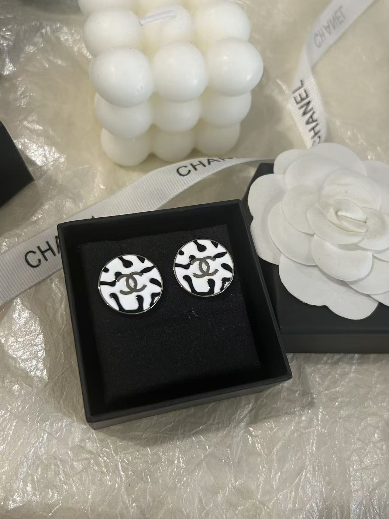 Chanel CC Logo Round Stud Earrings earrings silver-tone metal white enamel with black spotted pattern 1 5cm diameter