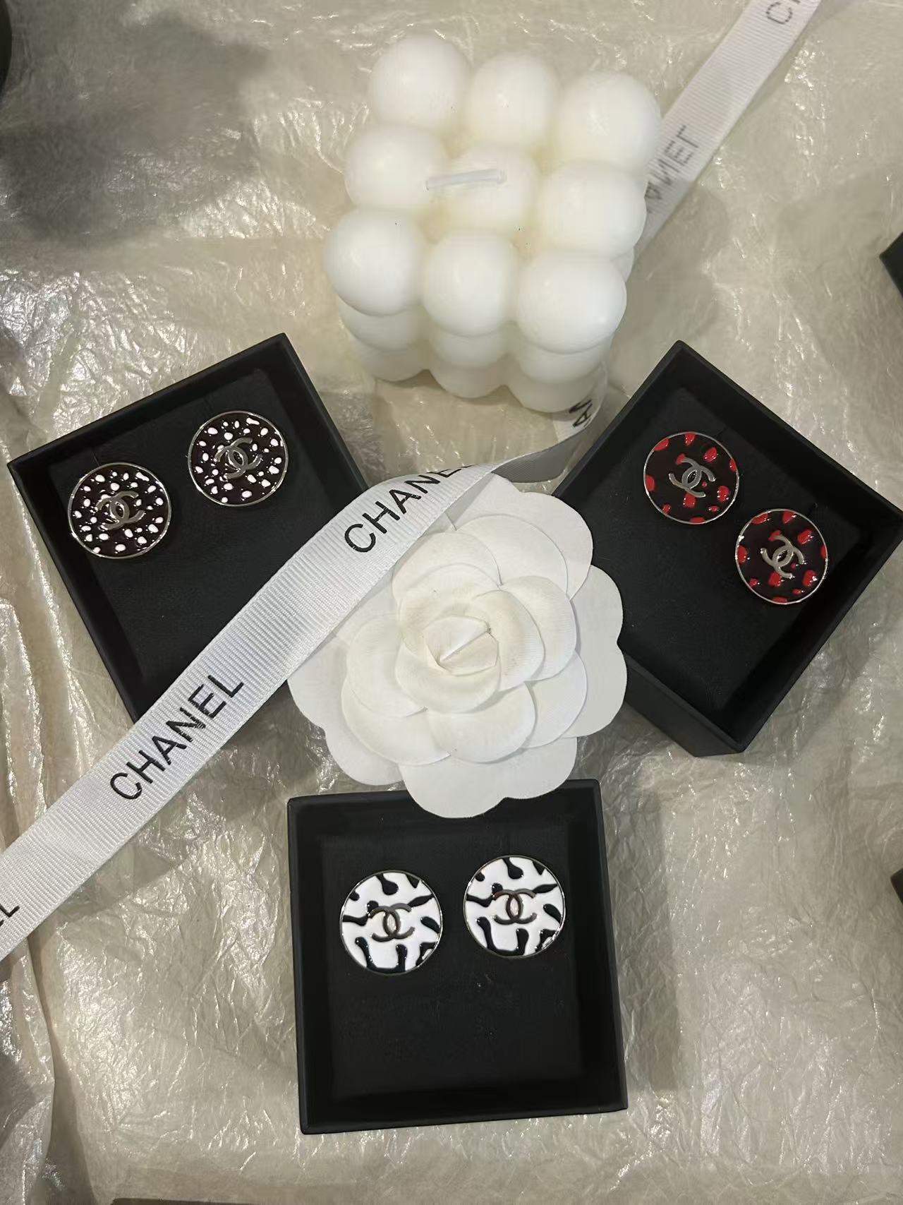 Chanel CC Logo Round Stud Earrings earrings silver-tone metal white enamel with black spotted pattern 1 5cm diameter