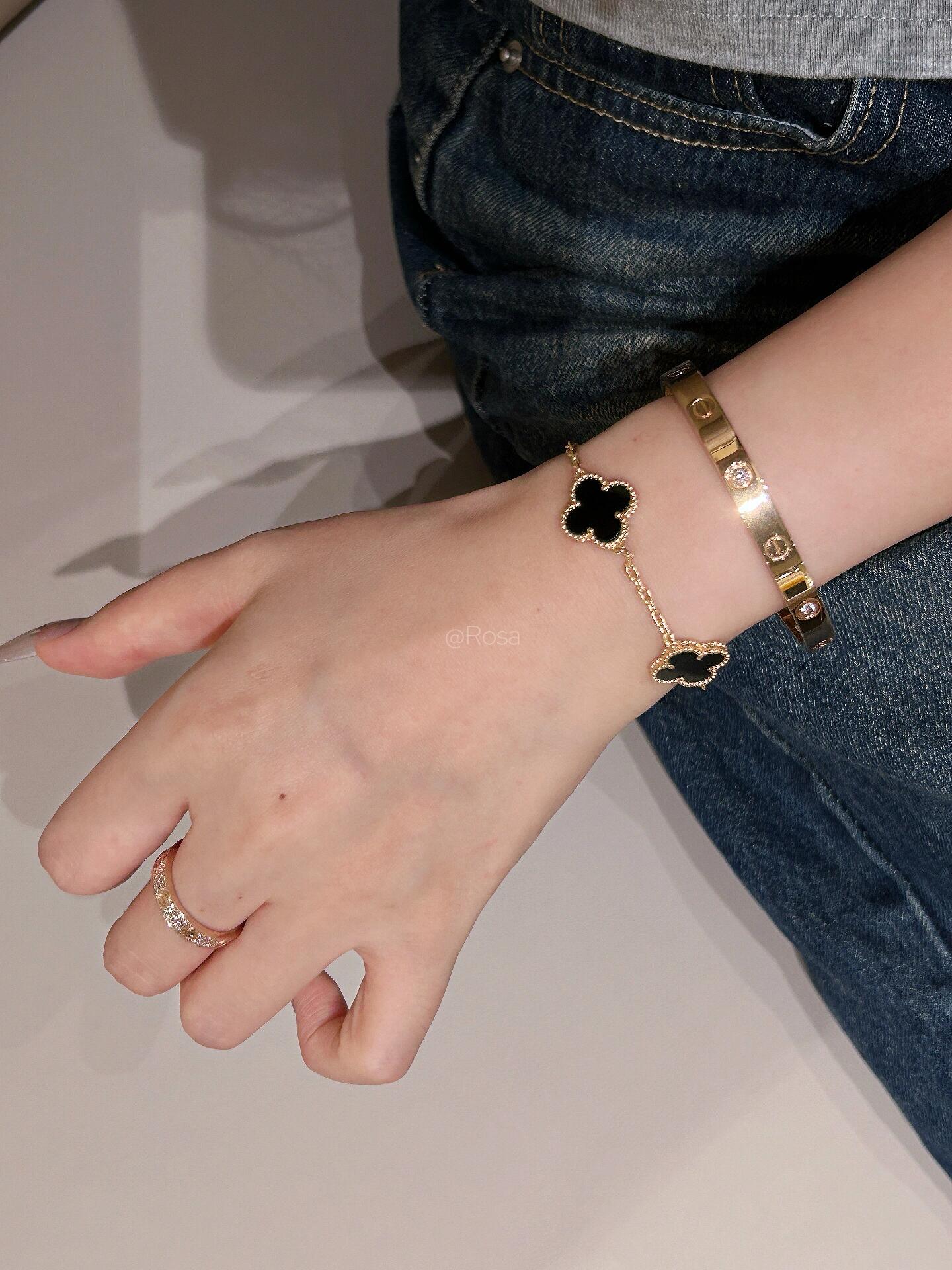 Van Cleef Arpels Alhambra bracelet yellow gold with black onyx clover motifs 17cm