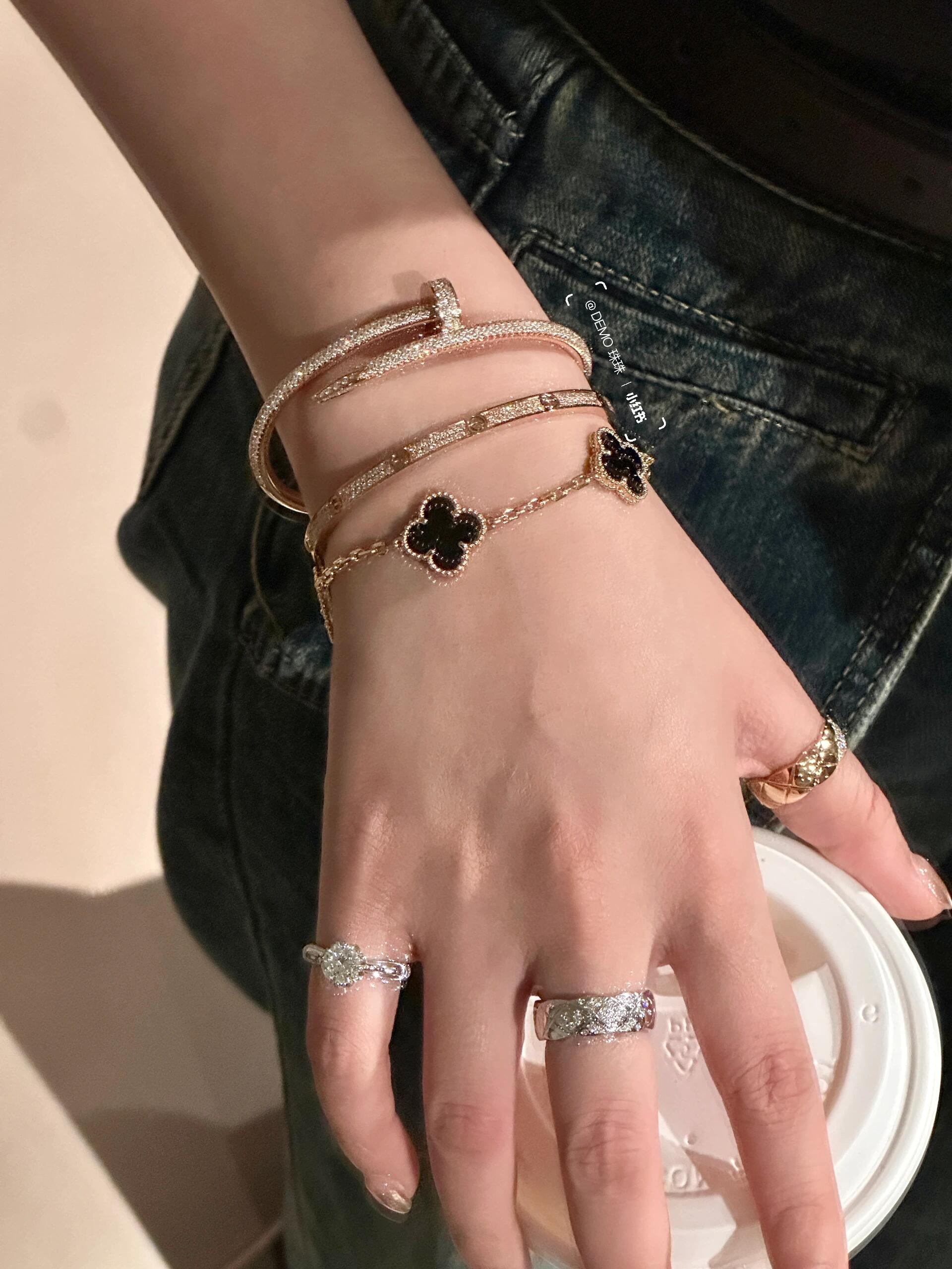 Van Cleef Arpels Alhambra bracelet yellow gold with black onyx clover motifs 17cm