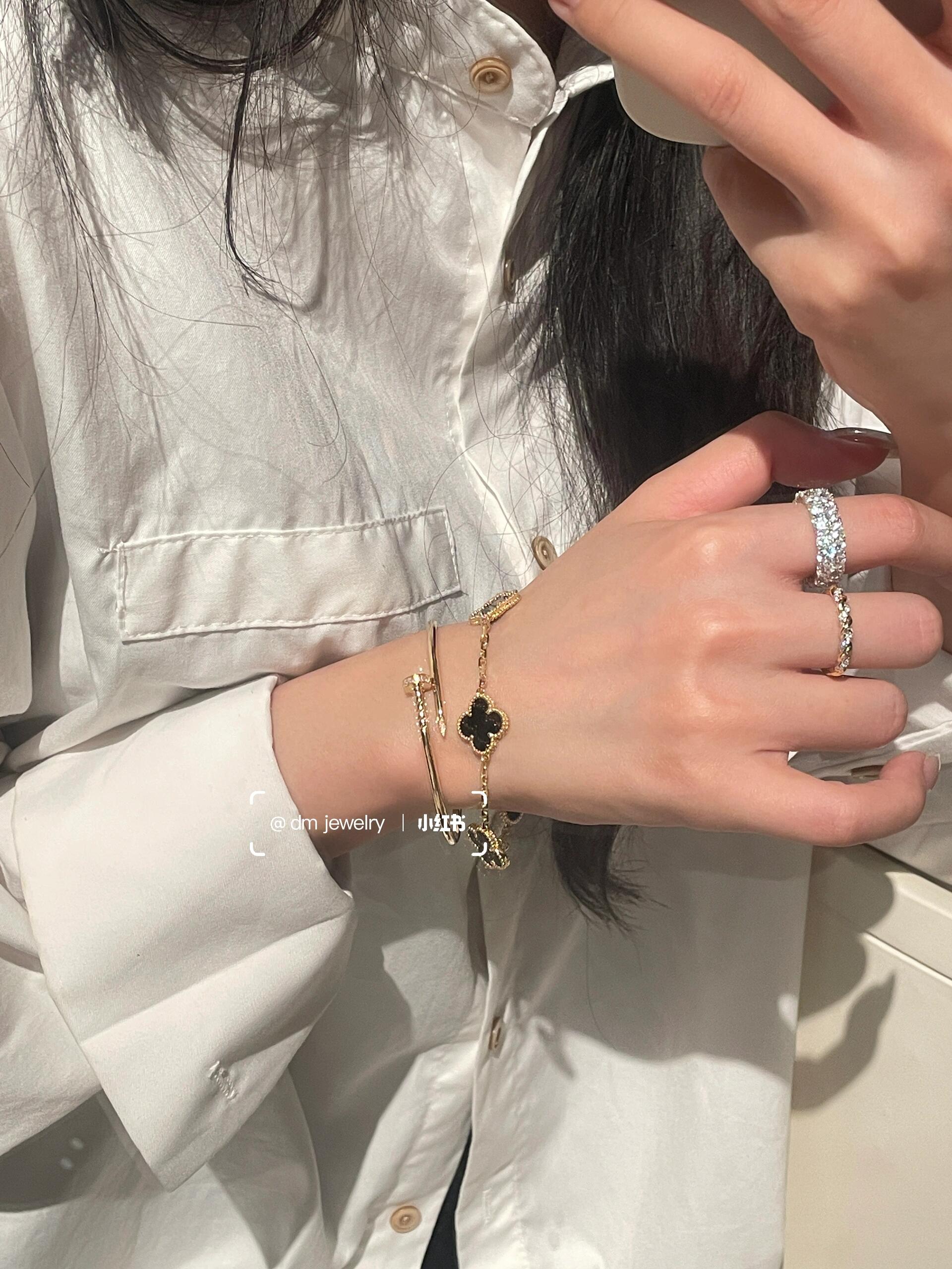 Van Cleef Arpels Alhambra bracelet yellow gold with black onyx clover motifs 17cm