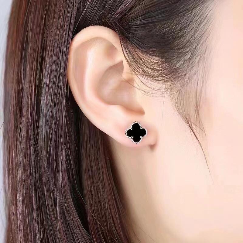 Van Cleef Arpels Sweet Alhambra earrings Rose gold with black onyx 9mm motif diameter