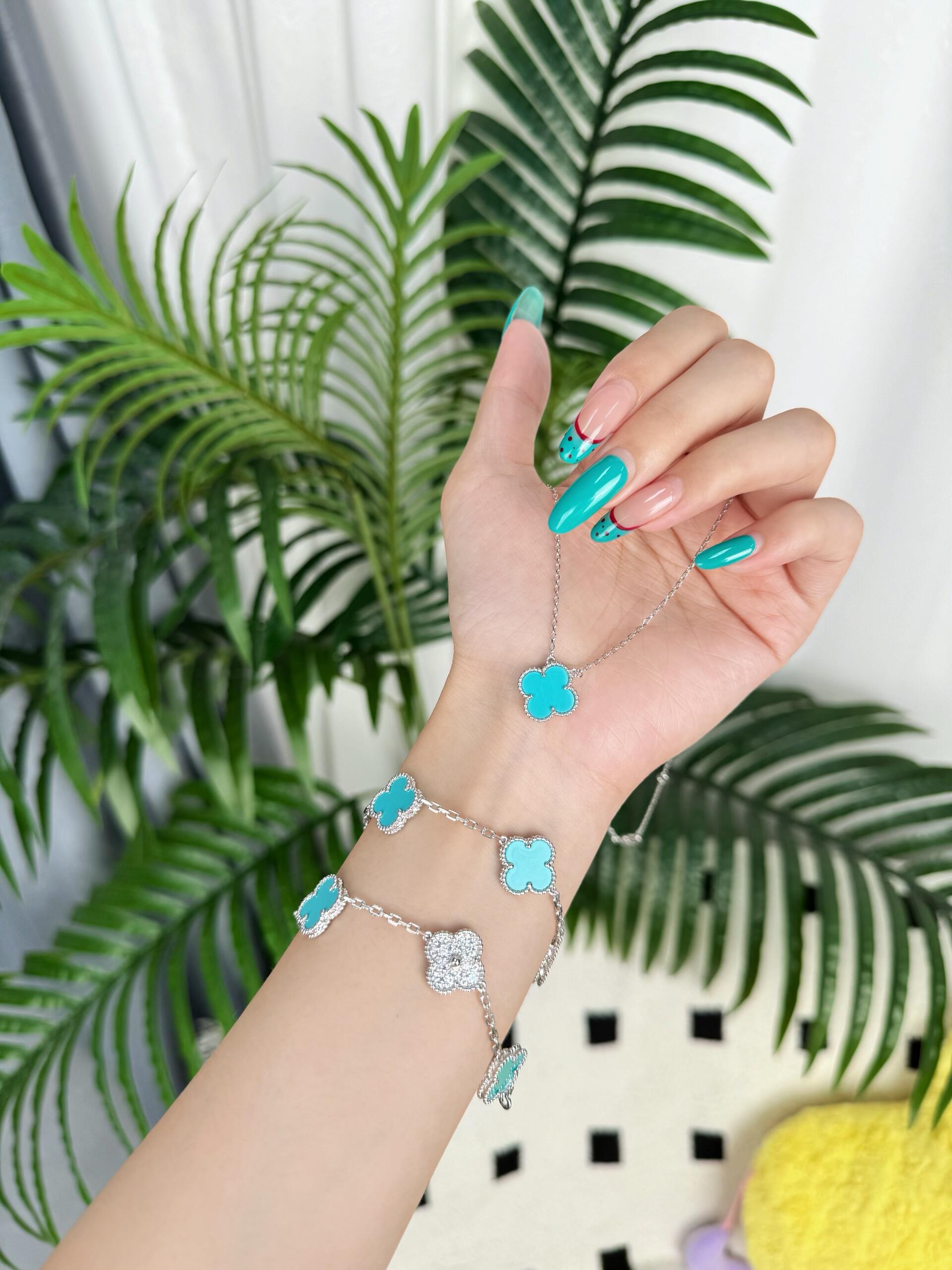 Van Cleef Arpels Alhambra bracelet White gold metal with turquoise blue clover inlays and diamond-paved clover accents 17cm