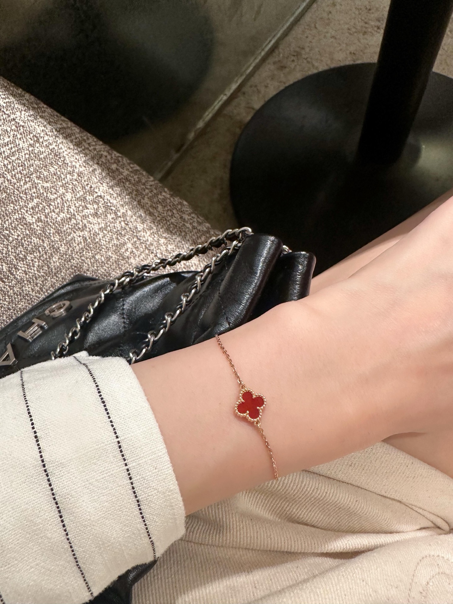 Van Cleef Arpels Sweet Alhambra bracelet Rose gold with red carnelian 17cm