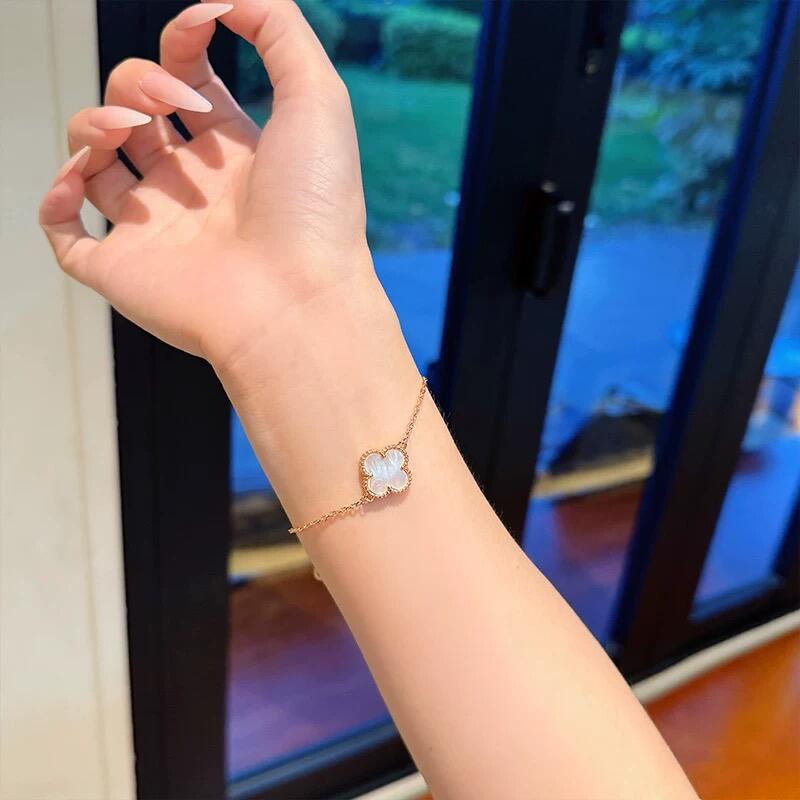 Van Cleef Arpels Alhambra bracelet yellow gold with white mother-of-pearl clover motif 17cm