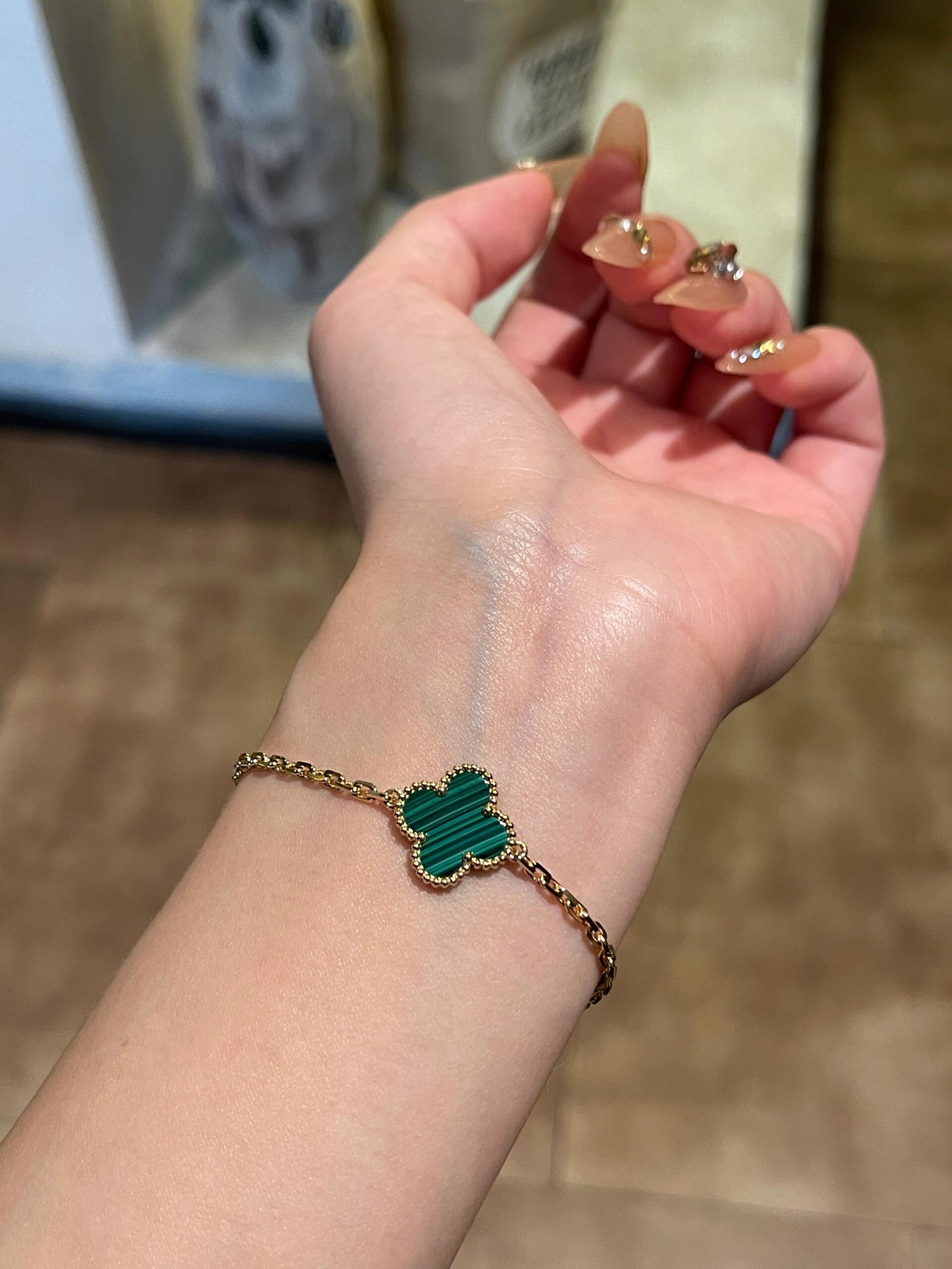 Van Cleef Arpels Alhambra bracelet yellow gold green malachite 17cm