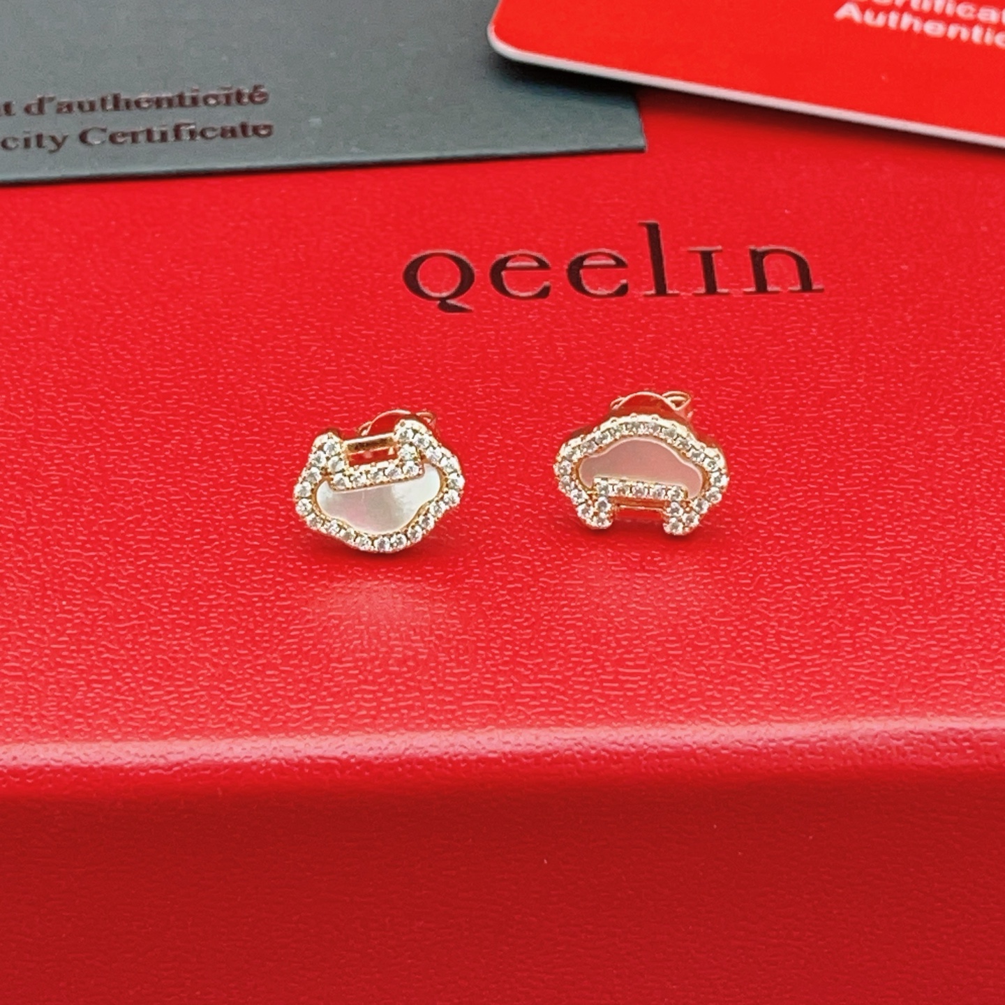 Qeelin Yu Yi earrings 18k rose gold white mother-of-pearl clear diamond one size