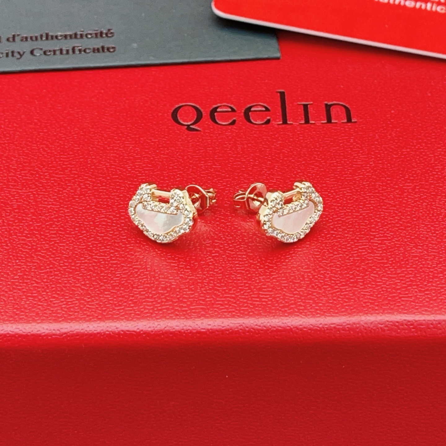 Qeelin Yu Yi earrings 18k rose gold white mother-of-pearl clear diamond one size