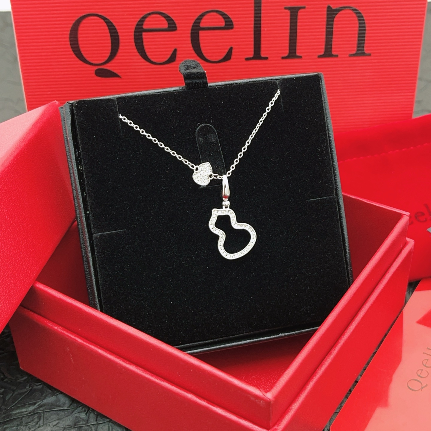 Qeelin Wulu necklace silver-toned metal with clear diamond pave 42cm