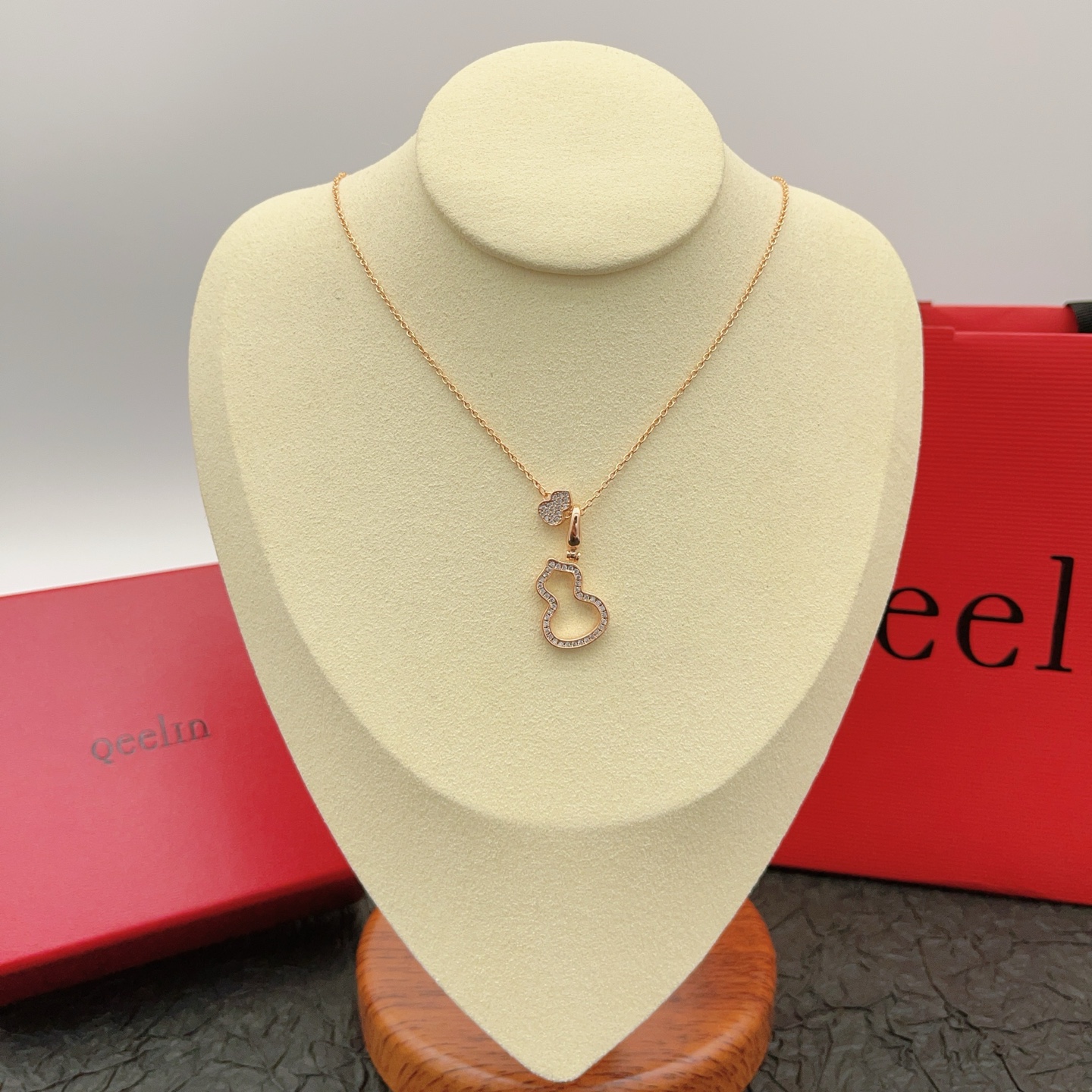 Qeelin Wulu necklace rose gold with clear diamond pave 42cm