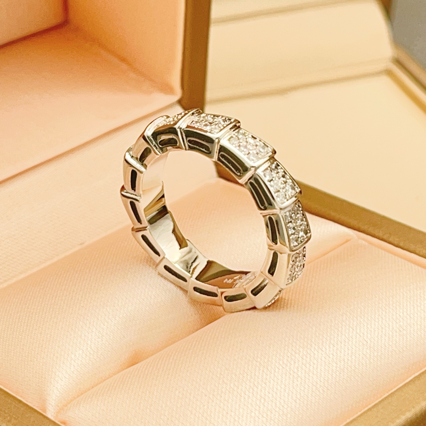 Bvlgari Serpenti Viper ring 18K white gold pave set clear diamonds No 7