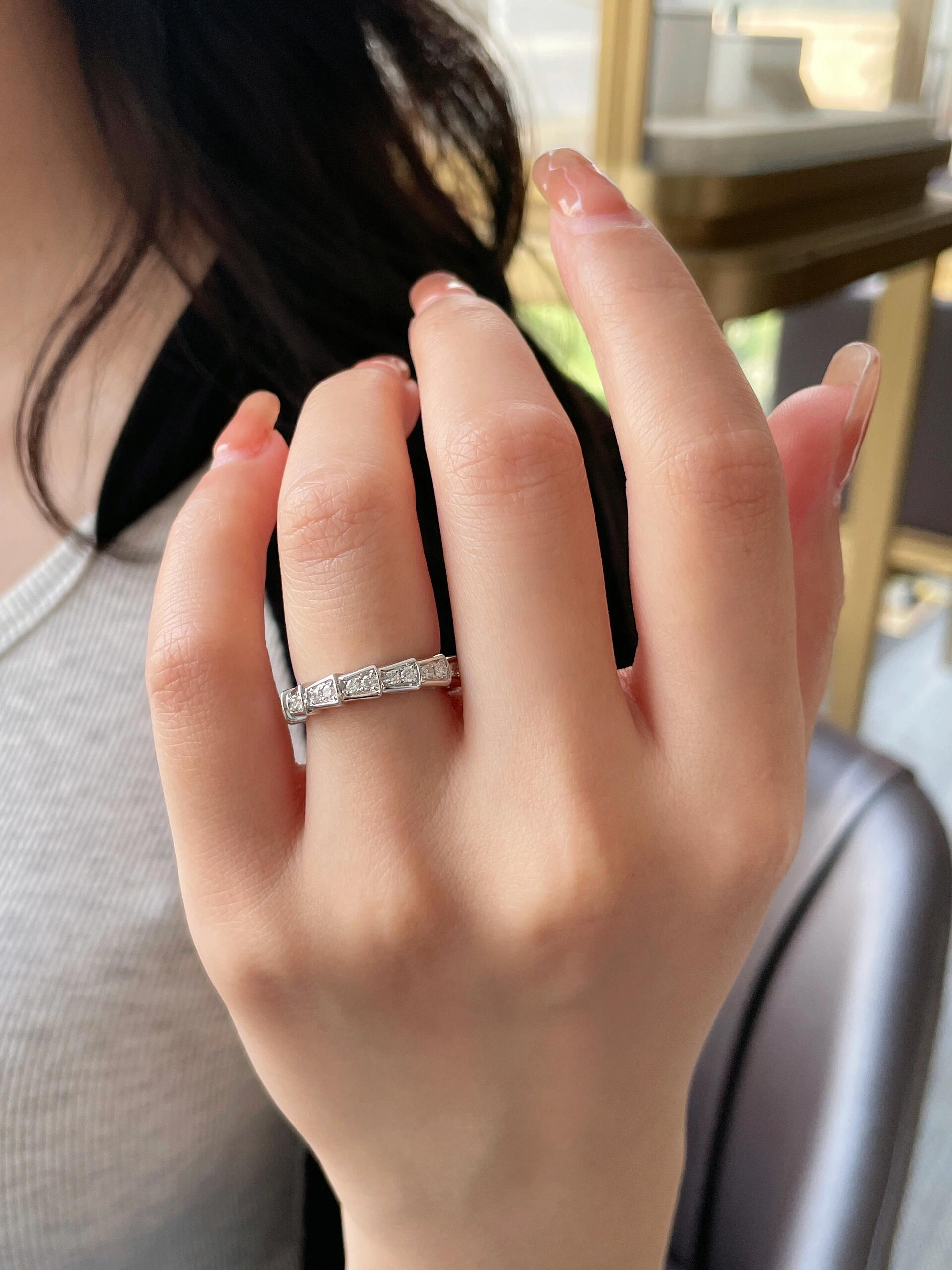 Bvlgari Serpenti Viper ring 18K white gold pave set clear diamonds No 7