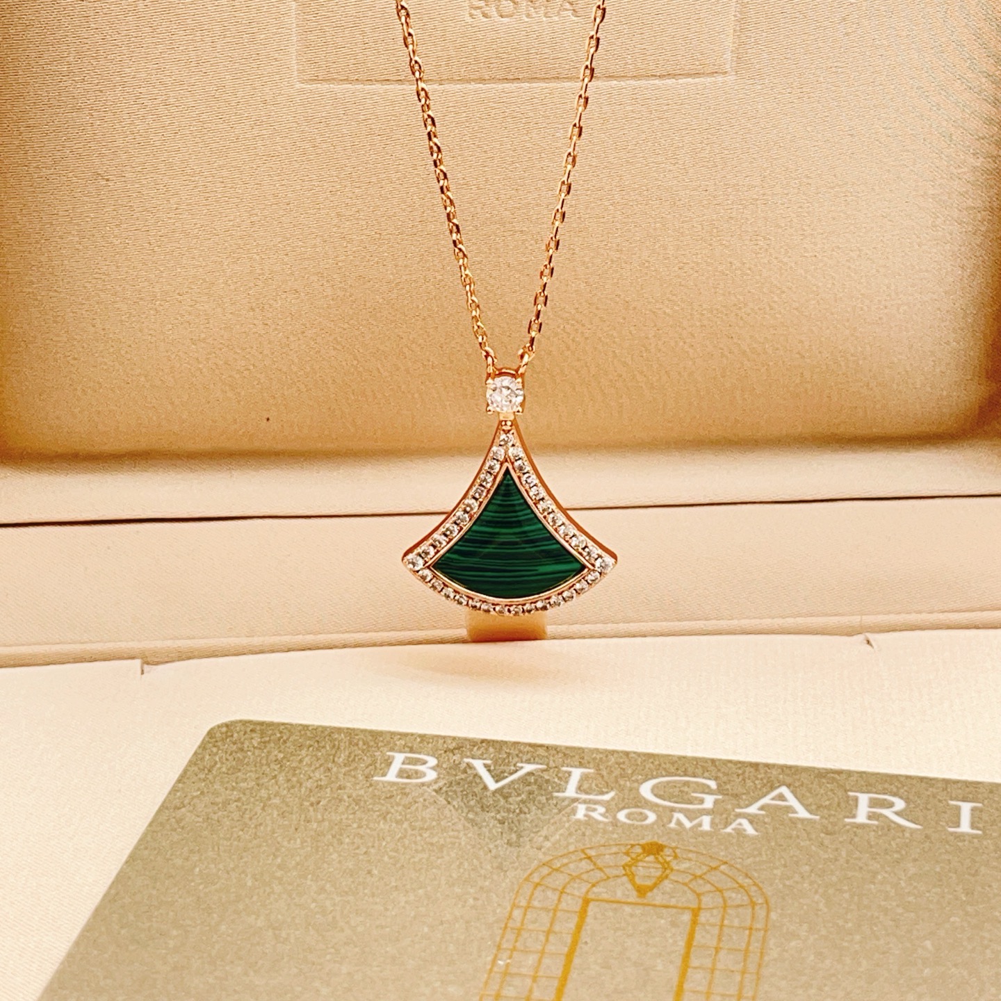 Bvlgari Divas Dream necklace 18k rose gold green malachite clear diamond 42cm
