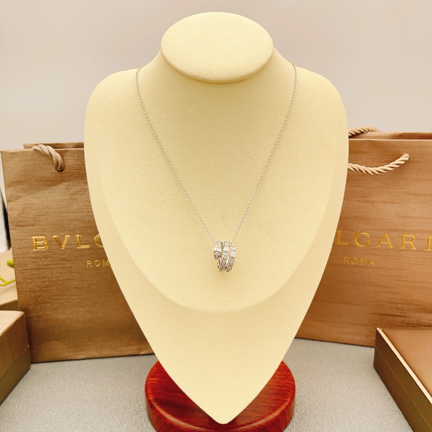 Bvlgari Serpenti Viper necklace 18k white gold with pave diamonds 40-45cm adjustable
