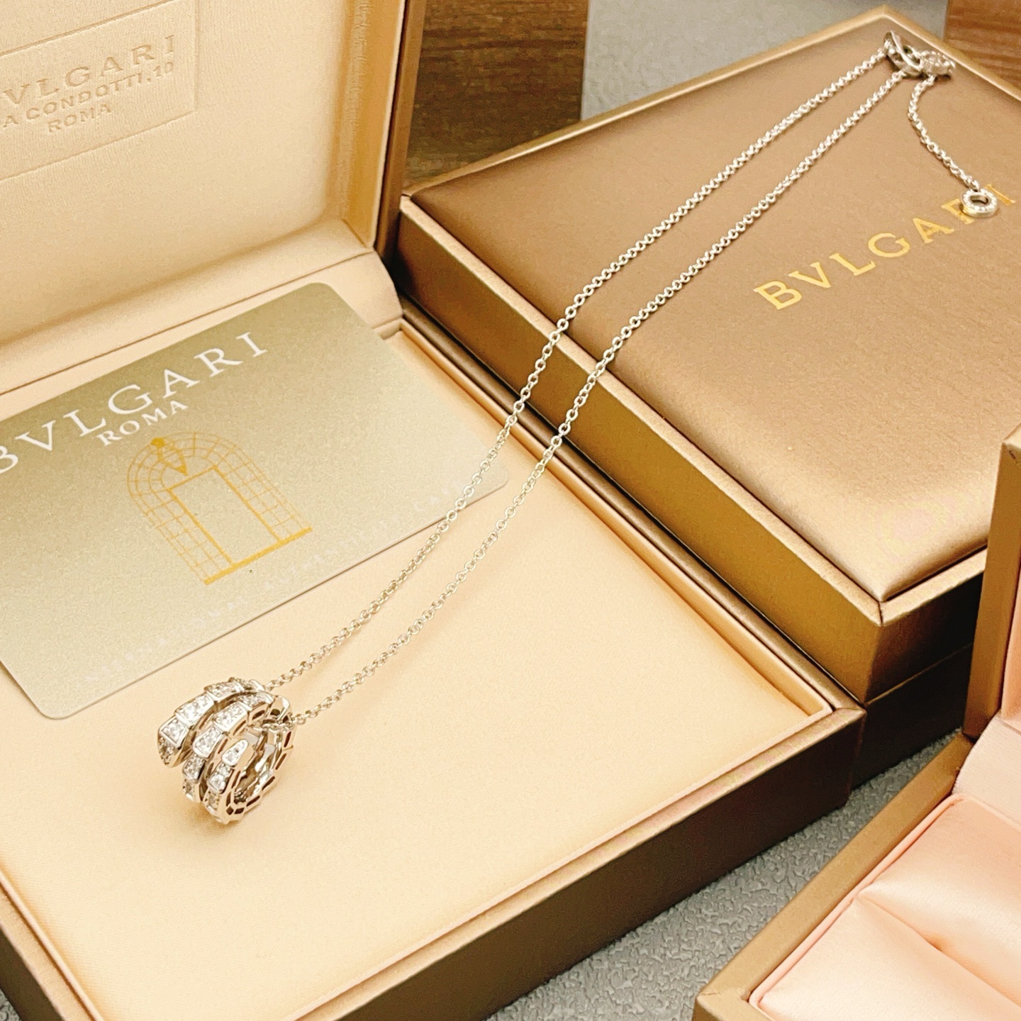 Bvlgari Serpenti Viper necklace 18k white gold with pave diamonds 40-45cm adjustable
