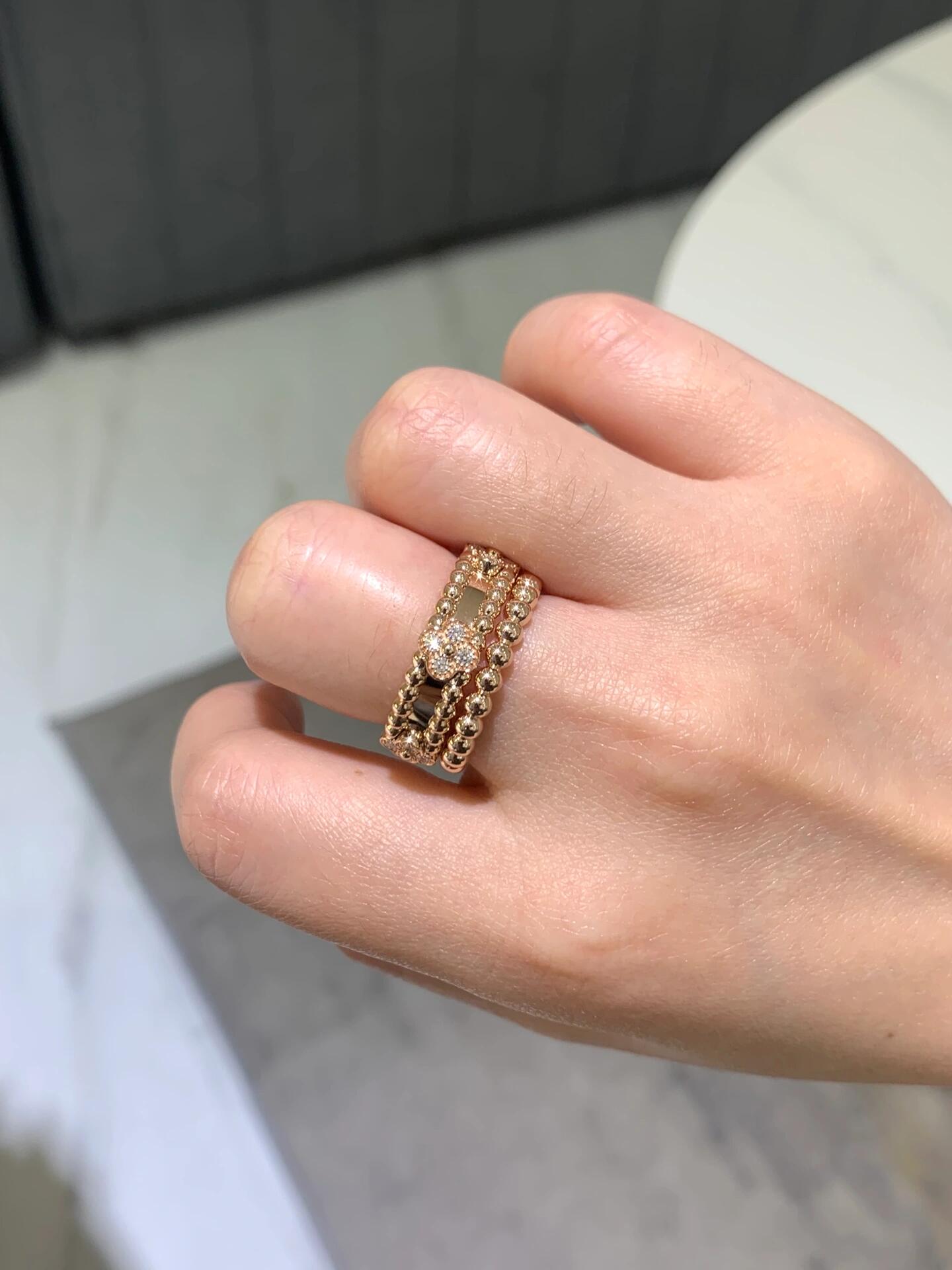 Van Cleef Arpels Perlee ring Rose gold with clear diamond accents No 7