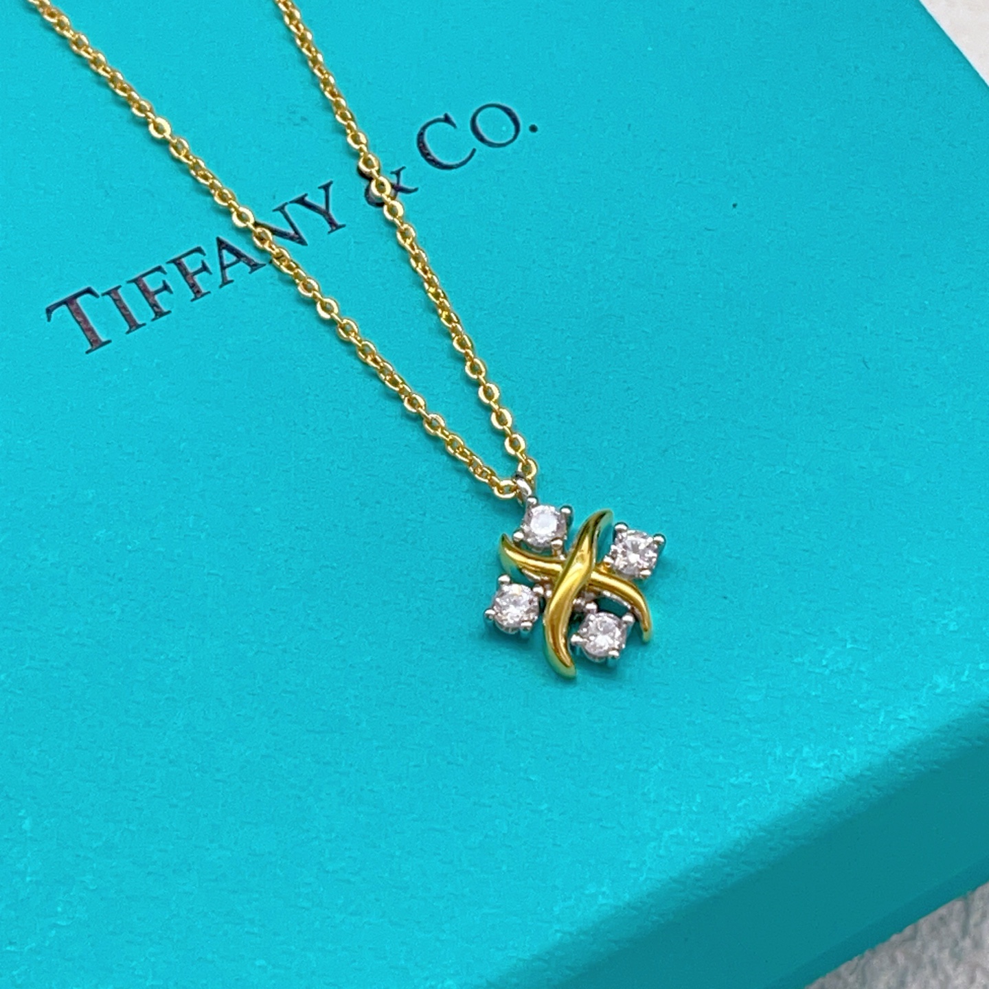 Tiffany Co Schlumberger Lynn necklace yellow gold with clear diamond accents 40cm