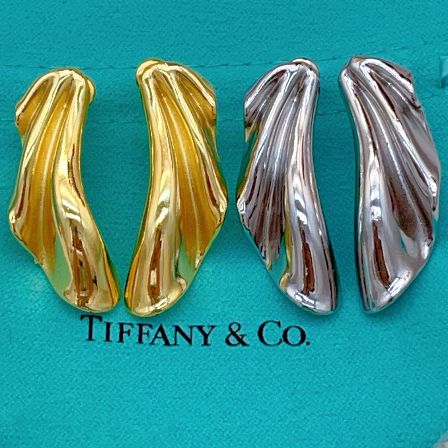 Tiffany Co Fluted Wave Drop Earrings earrings 18k yellow gold polished finish no gemstones 2 5cm drop length
