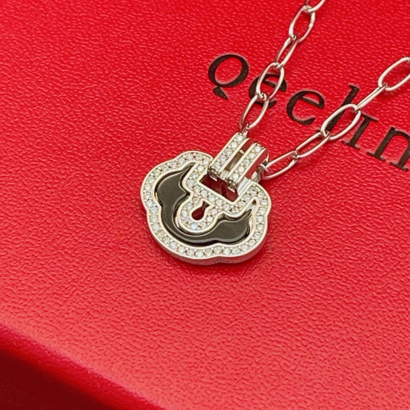 Qeelin Yu Yi necklace Silver-toned metal with clear diamond accents and black ceramic inlay 42cm