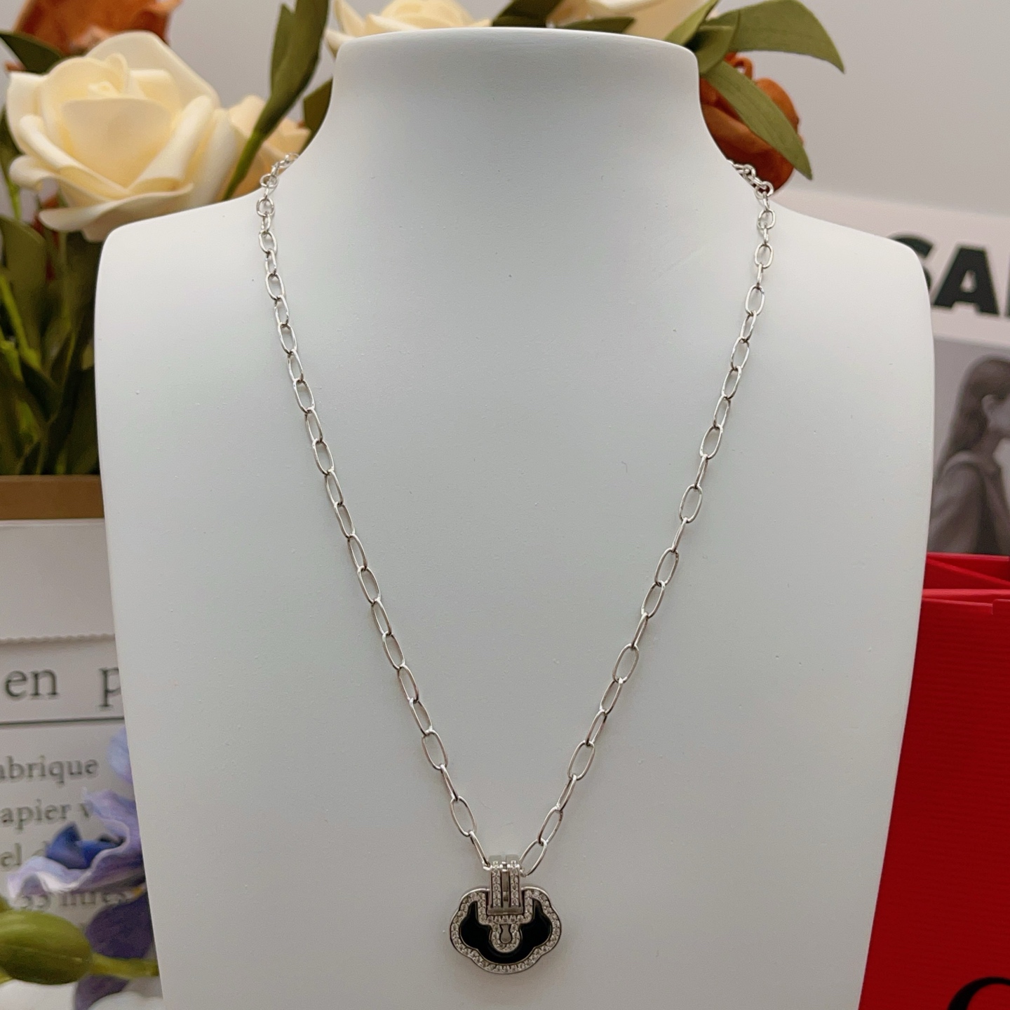 Qeelin Yu Yi necklace Silver-toned metal with clear diamond accents and black ceramic inlay 42cm