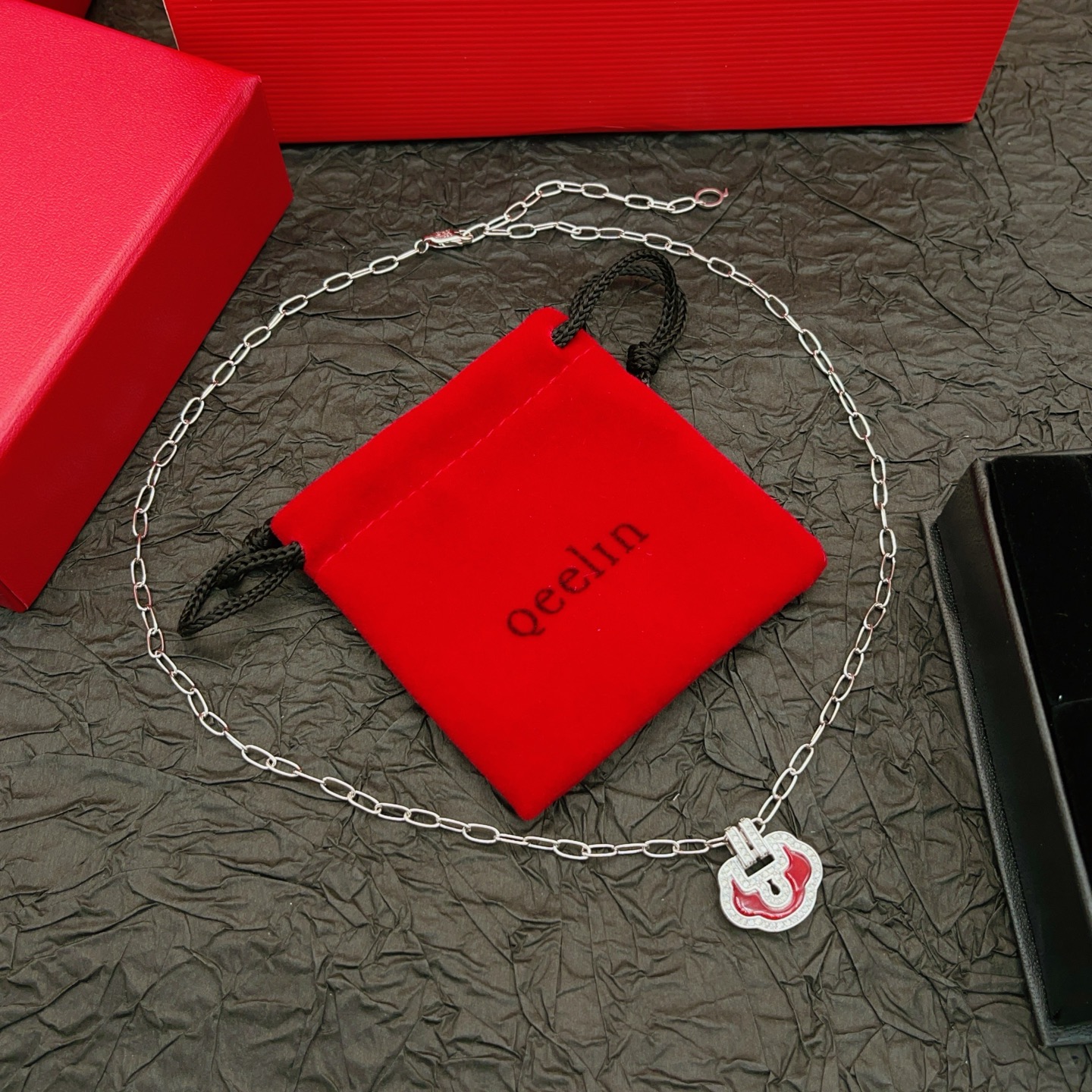 Qeelin Yu Yi necklace silver-toned metal red enamel clear diamond-like stones 42cm