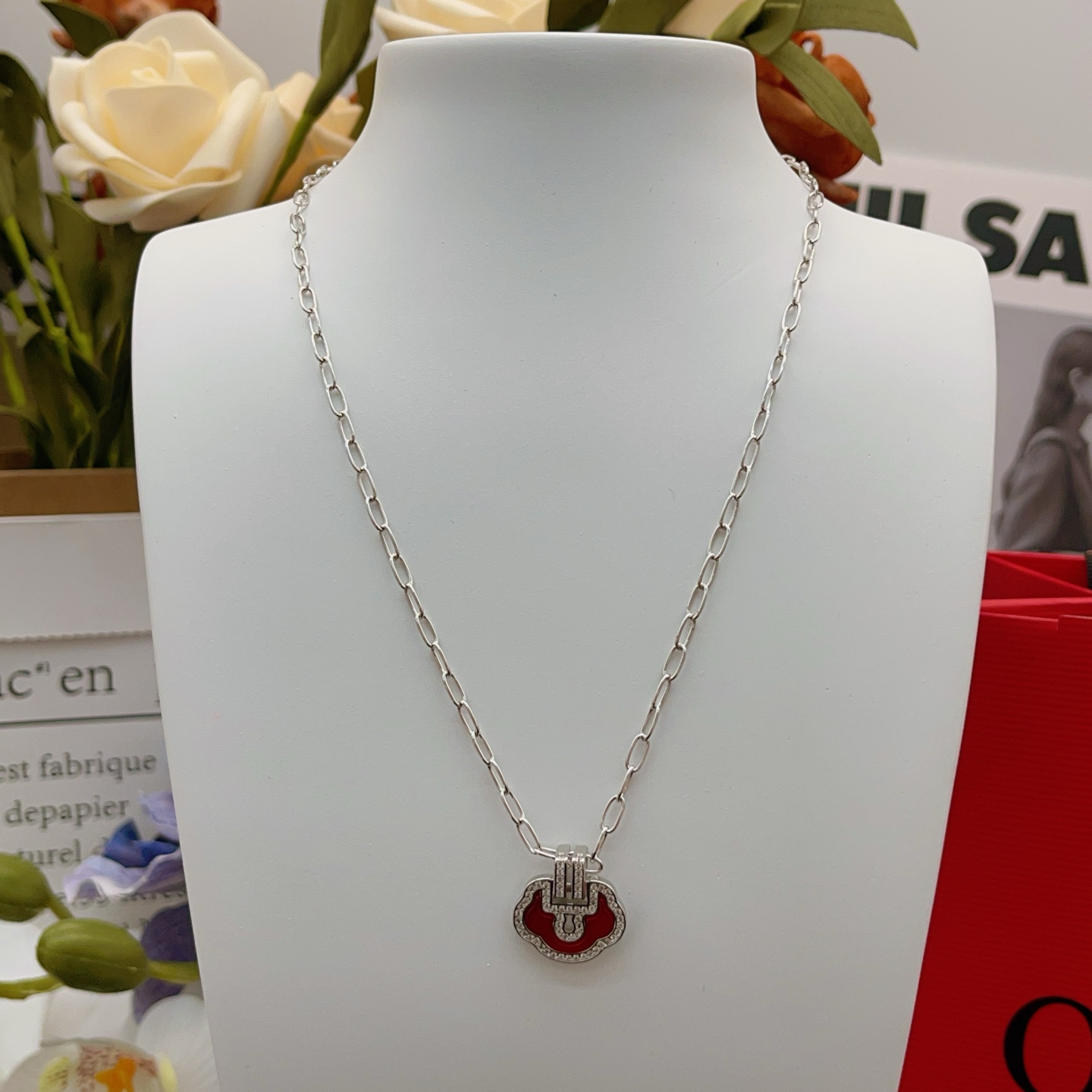 Qeelin Yu Yi necklace silver-toned metal red enamel clear diamond-like stones 42cm