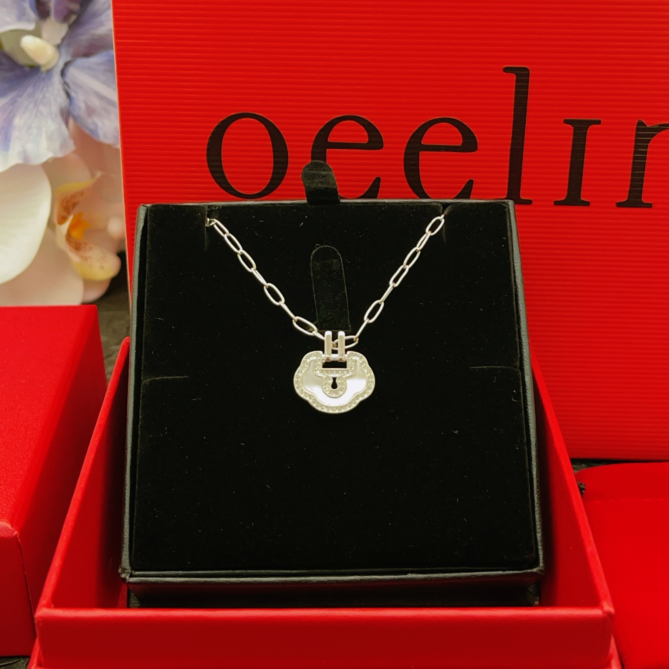 Qeelin Yu Yi necklace 18K white gold white mother-of-pearl diamond 42cm