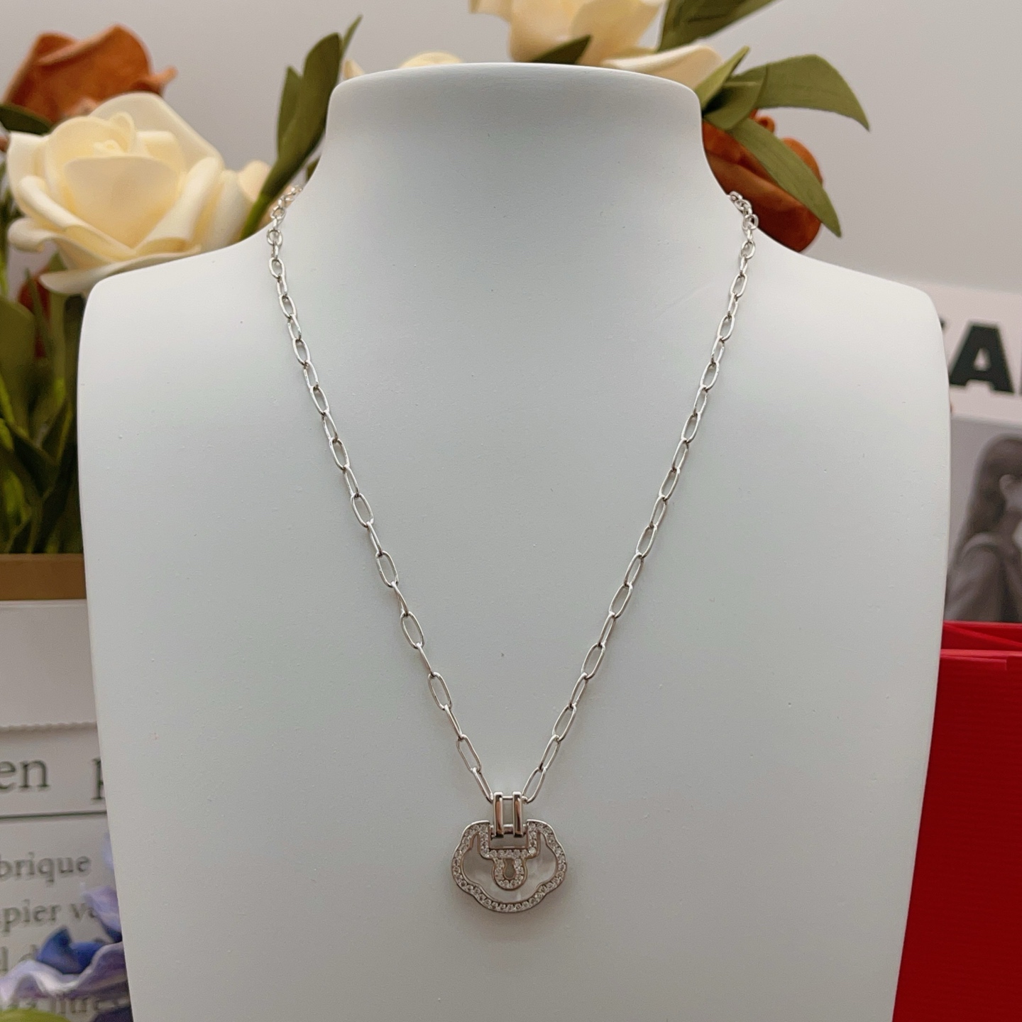 Qeelin Yu Yi necklace 18K white gold white mother-of-pearl diamond 42cm