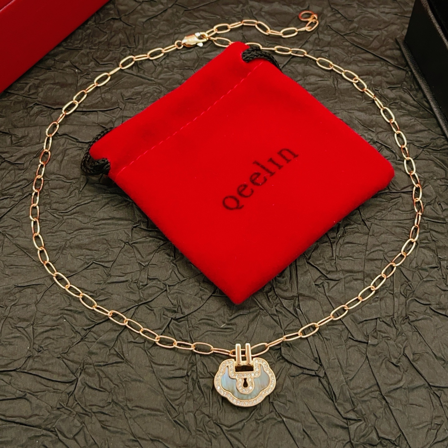 Qeelin Yu Yi necklace 18k rose gold white diamond iridescent mother-of-pearl 42cm