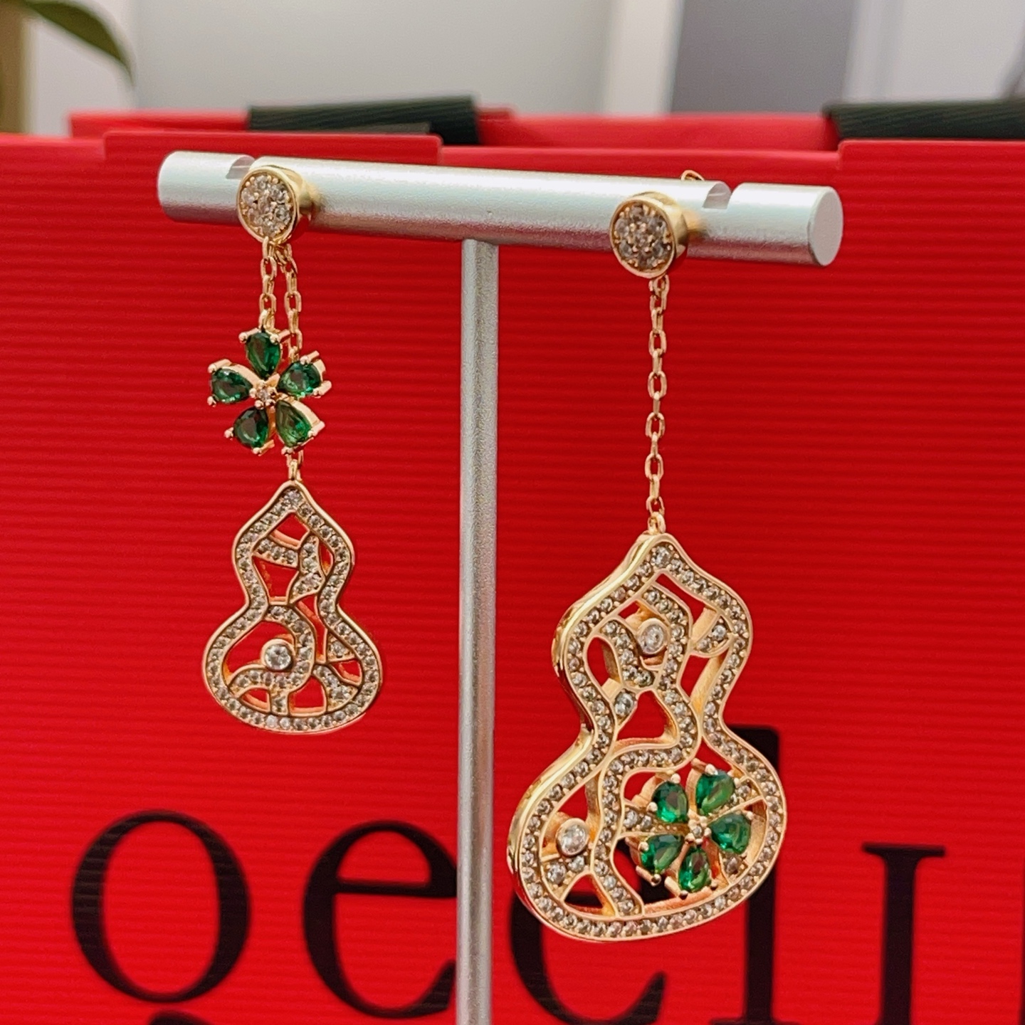 Qeelin Wulu earrings 18k rose gold clear diamond emerald green gemstone 4cm drop length