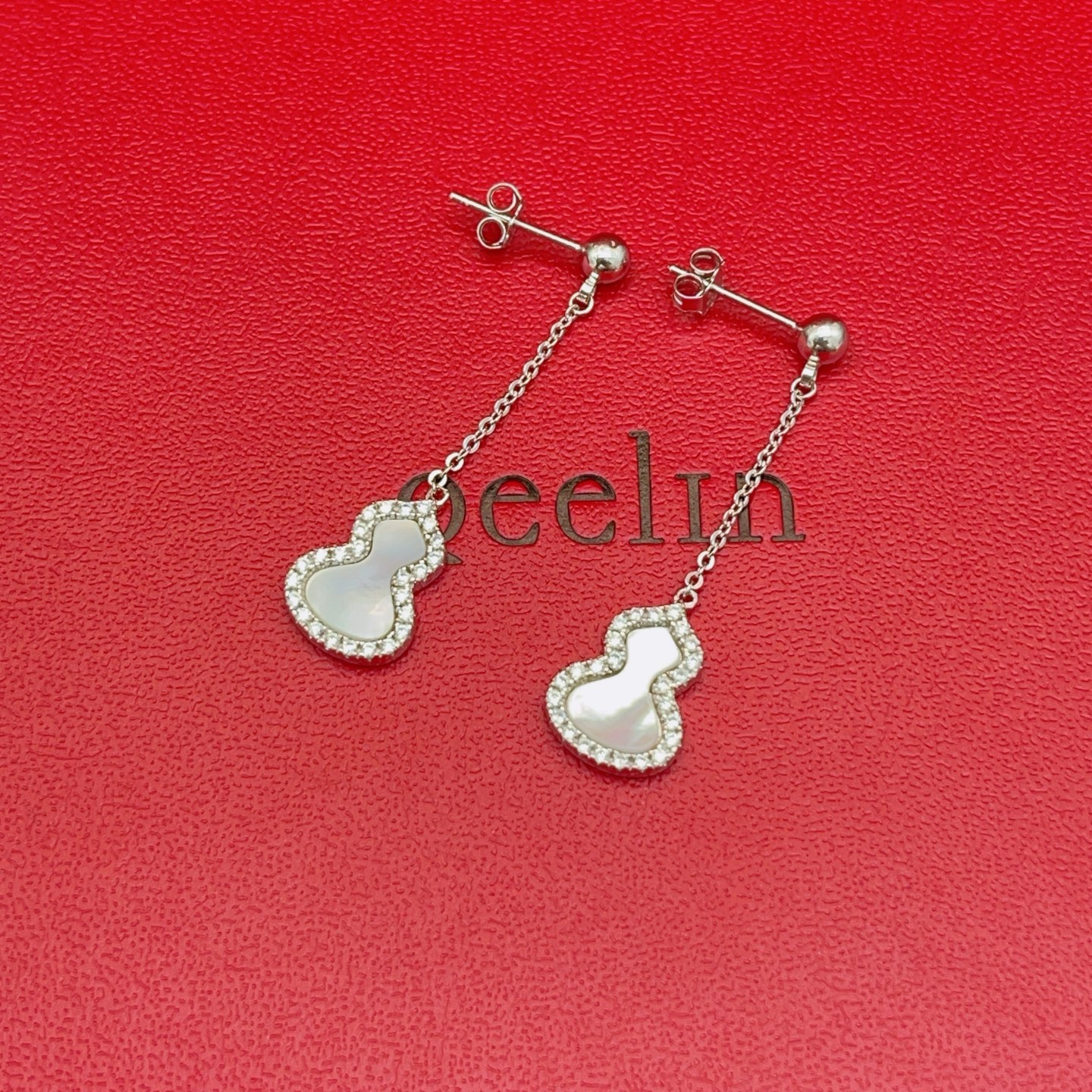 Qeelin Wulu earrings 18k white gold white mother-of-pearl clear diamonds 3cm drop length