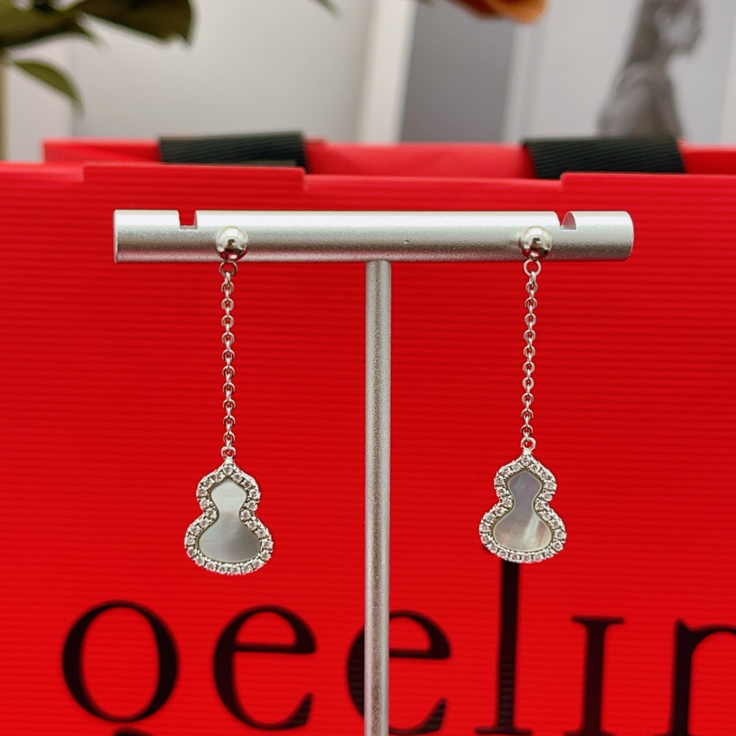 Qeelin Wulu earrings 18k white gold white mother-of-pearl clear diamonds 3cm drop length