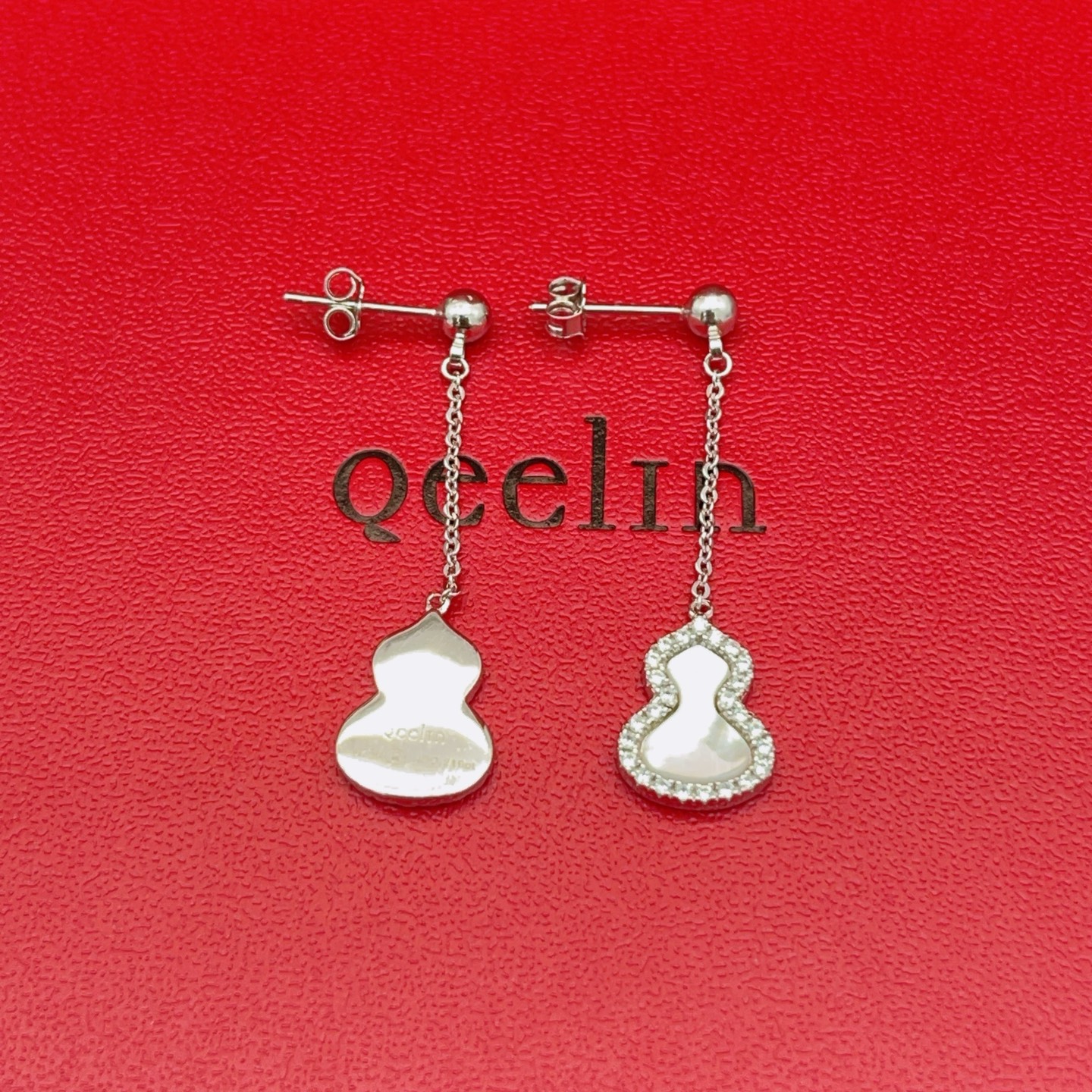 Qeelin Wulu earrings 18k white gold white mother-of-pearl clear diamonds 3cm drop length