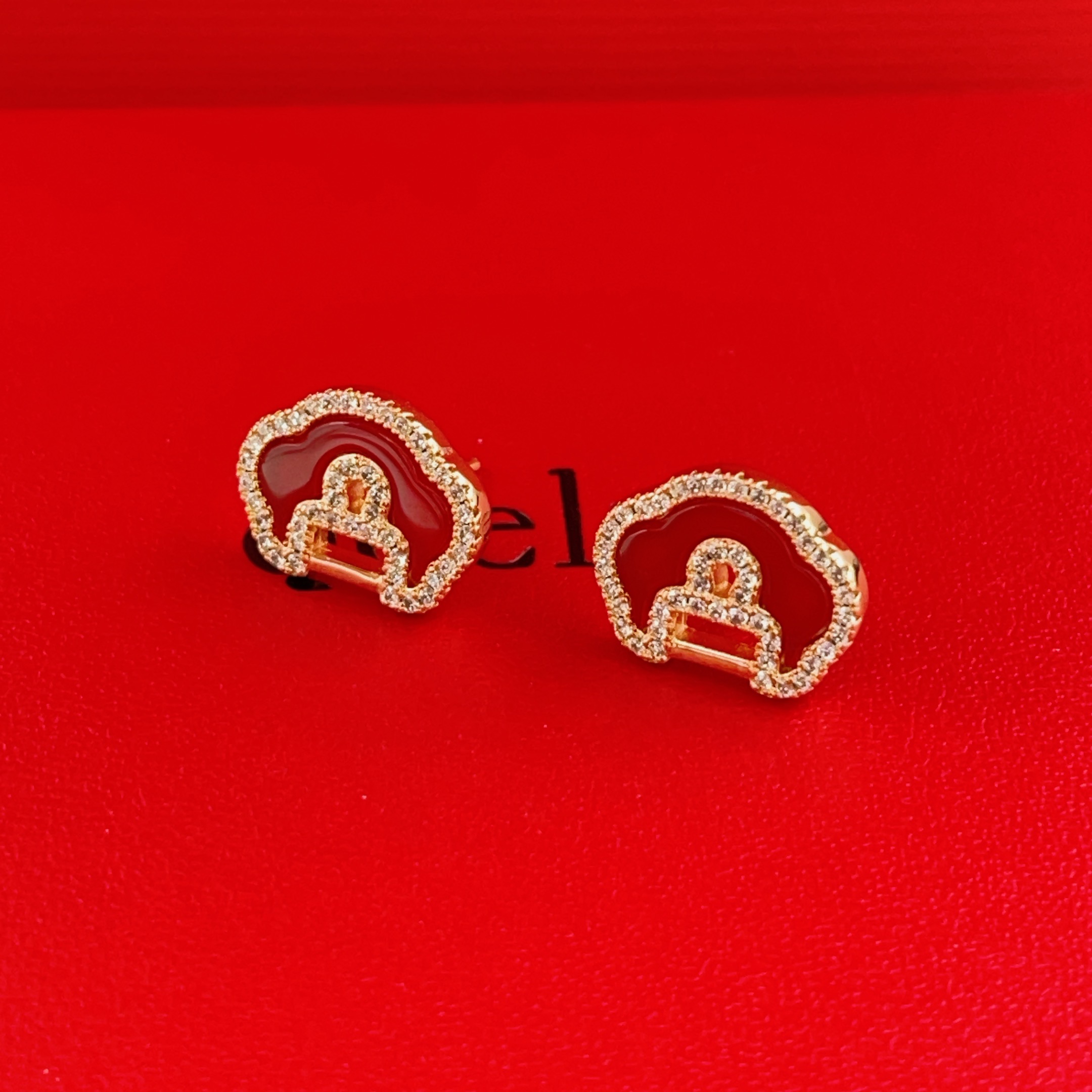 Qeelin Yu Yi earrings rose gold red carnelian clear diamond 10mm stud diameter