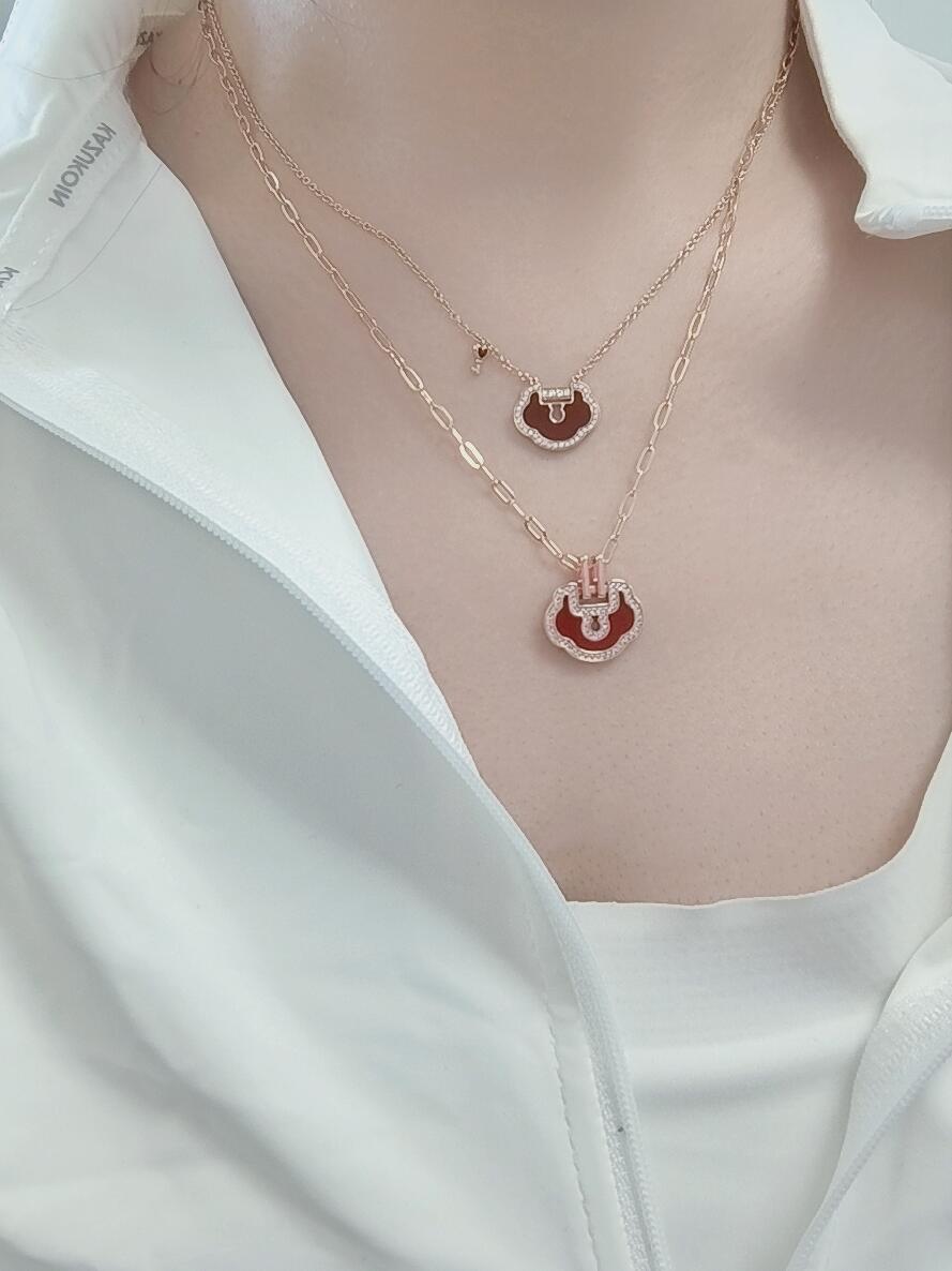 Qeelin Yu Yi necklace 18K rose gold with black onyx and diamond accents 18K white gold with red carnelian and diamond accents 18K white gold with black onyx and diamond accents 18K rose gold with red carnelian and diamond accents 45cm